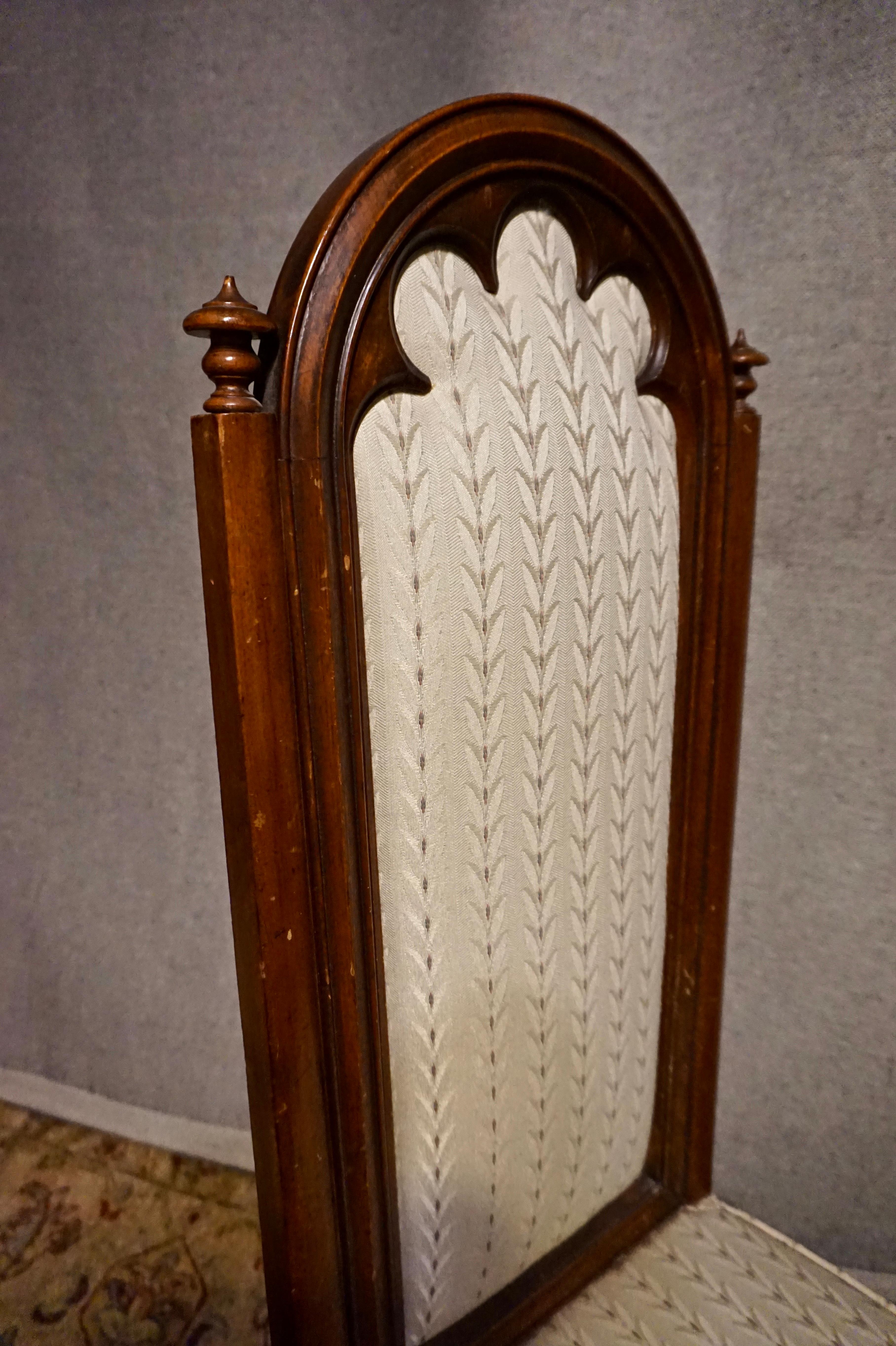 Anglais Chaise pantoufle de prière gothique victorienne en acajou du 19ème siècle en vente
