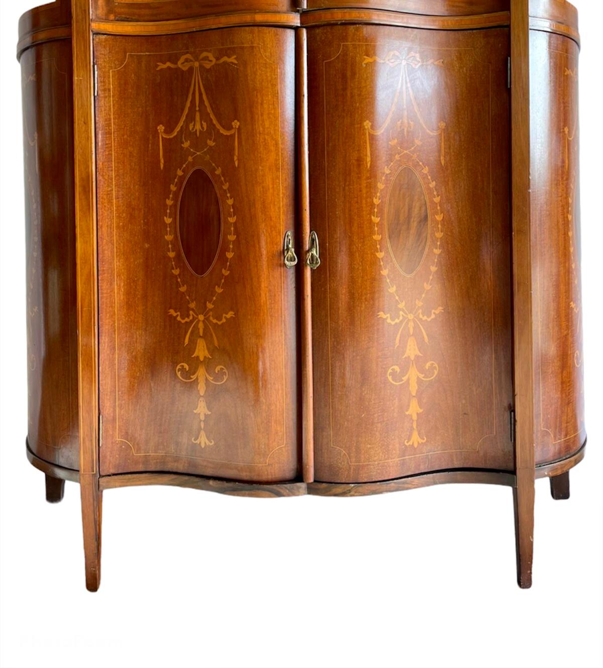 English 19th Century Victorian Mahogany Inlaid Serpentine Shaped Display Cabinet