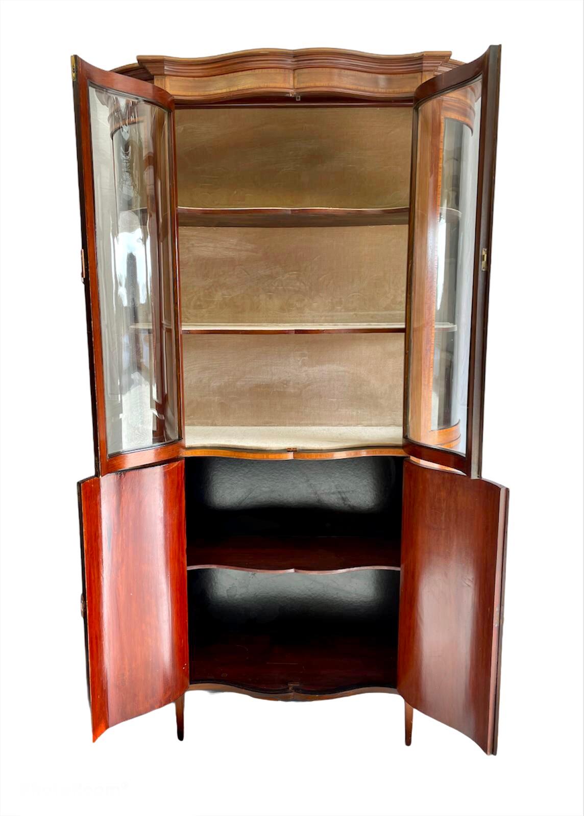 19th Century Victorian Mahogany Inlaid Serpentine Shaped Display Cabinet In Good Condition In Suffolk, GB