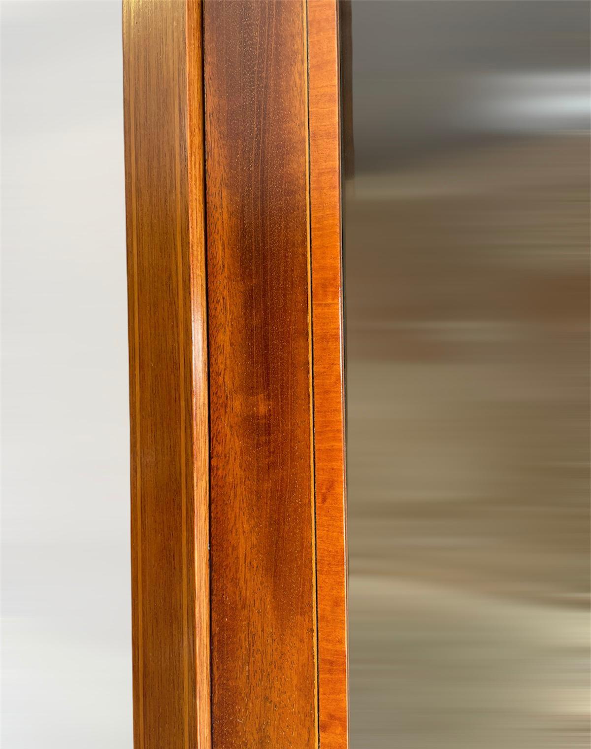 19th Century Victorian Mahogany Inlaid Serpentine Shaped Display Cabinet 1