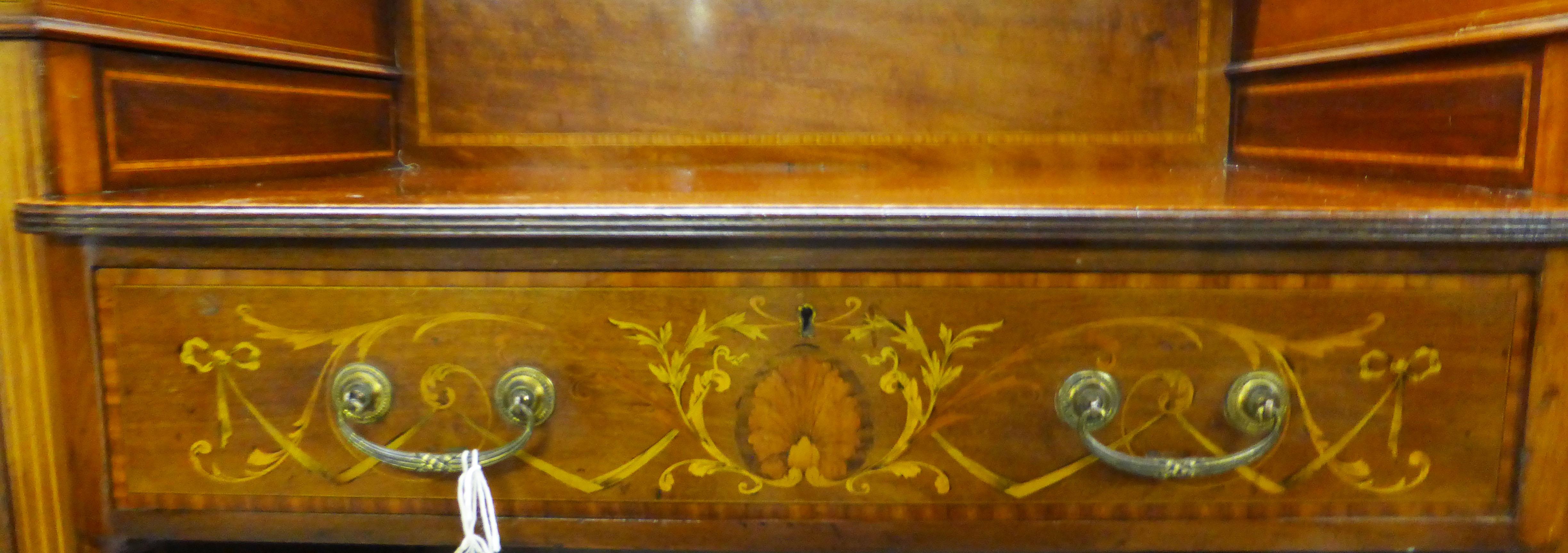 Viktorianisches Sideboard aus Mahagoni mit Intarsien aus dem 19. Jahrhundert (Englisch) im Angebot