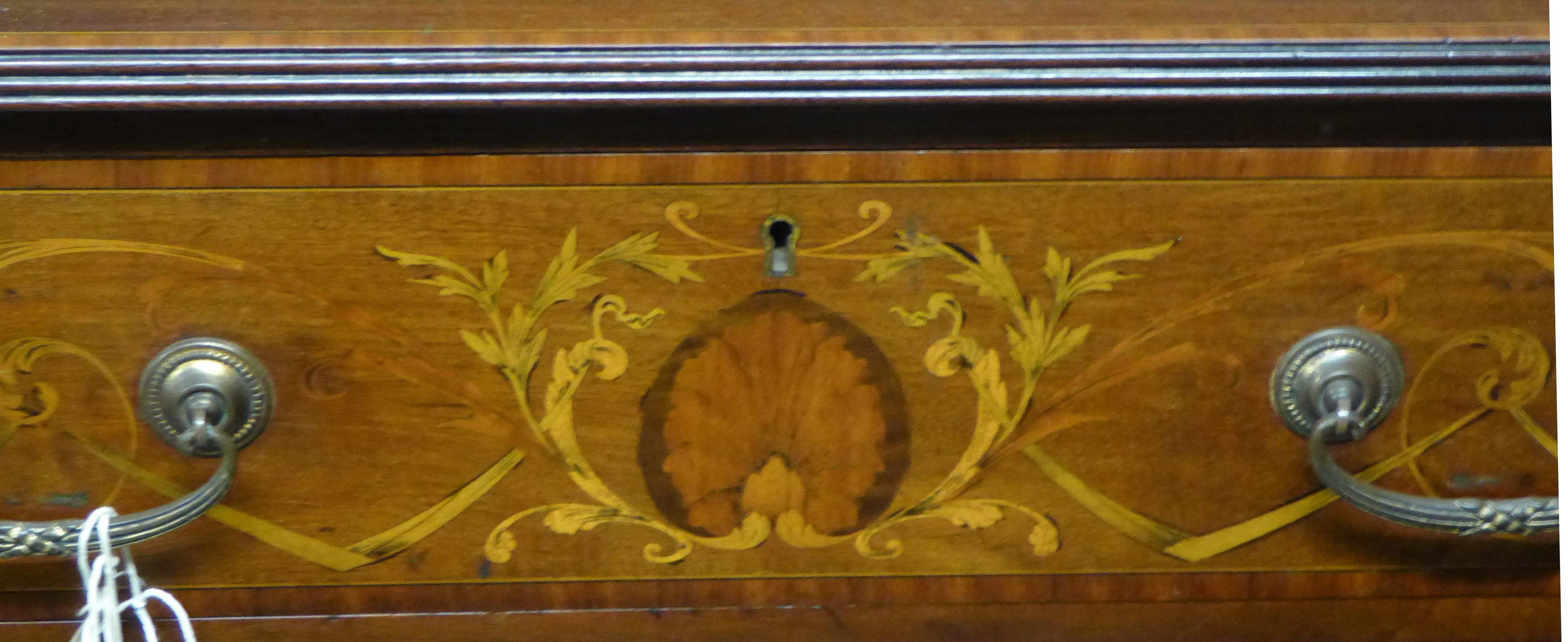 Viktorianisches Sideboard aus Mahagoni mit Intarsien aus dem 19. Jahrhundert im Angebot 2