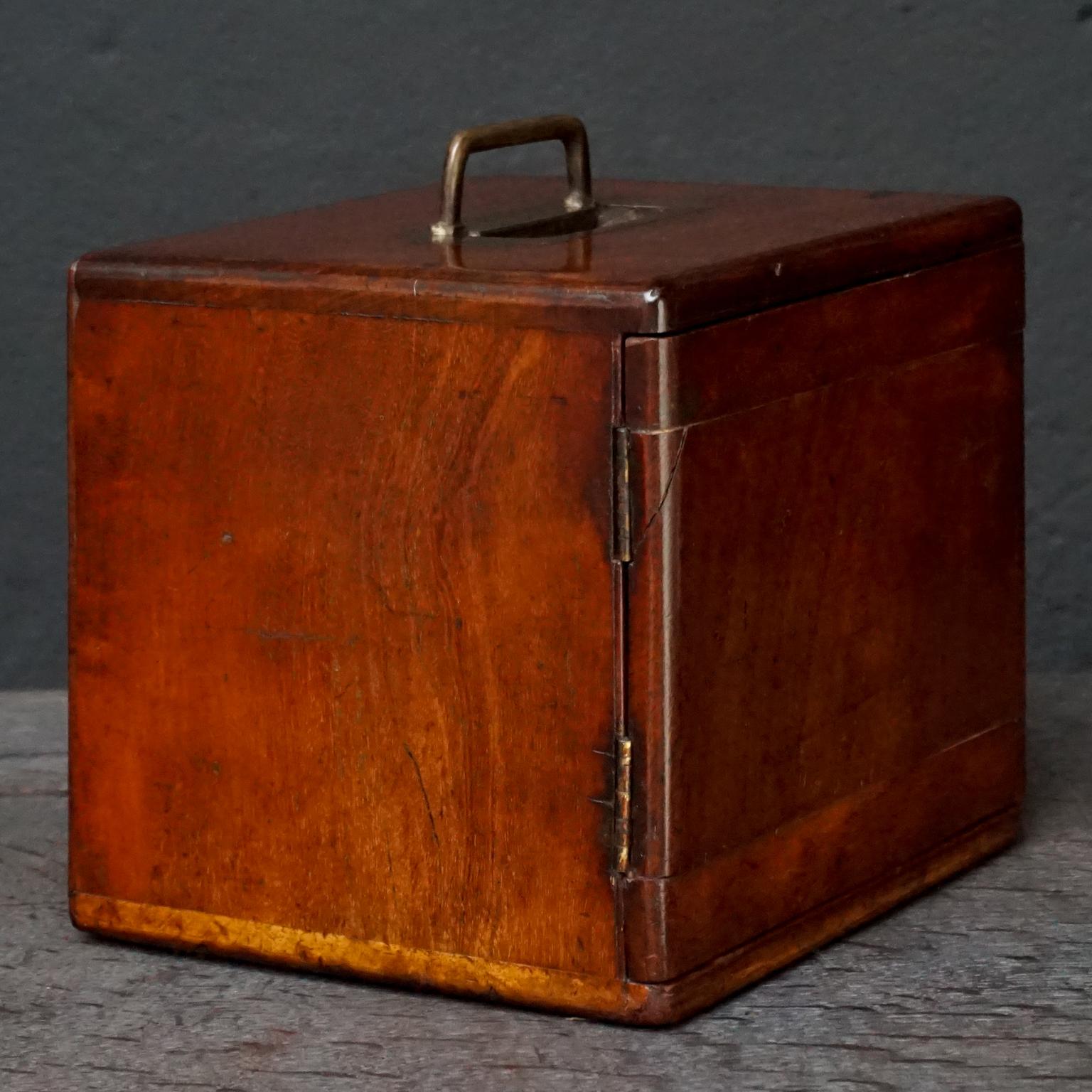 19th Century Victorian Mahogany Microscope Slide Cabinet, 12 Drawers, 72 Slides In Good Condition In Haarlem, NL