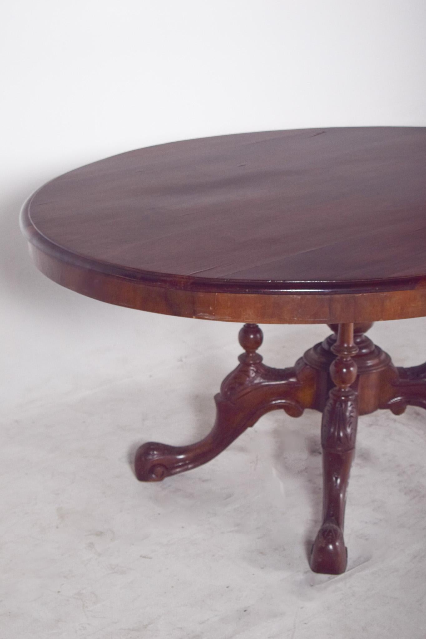 Mesa ovalada victoriana de caoba del siglo XIX con tablero basculante Victoriano en venta