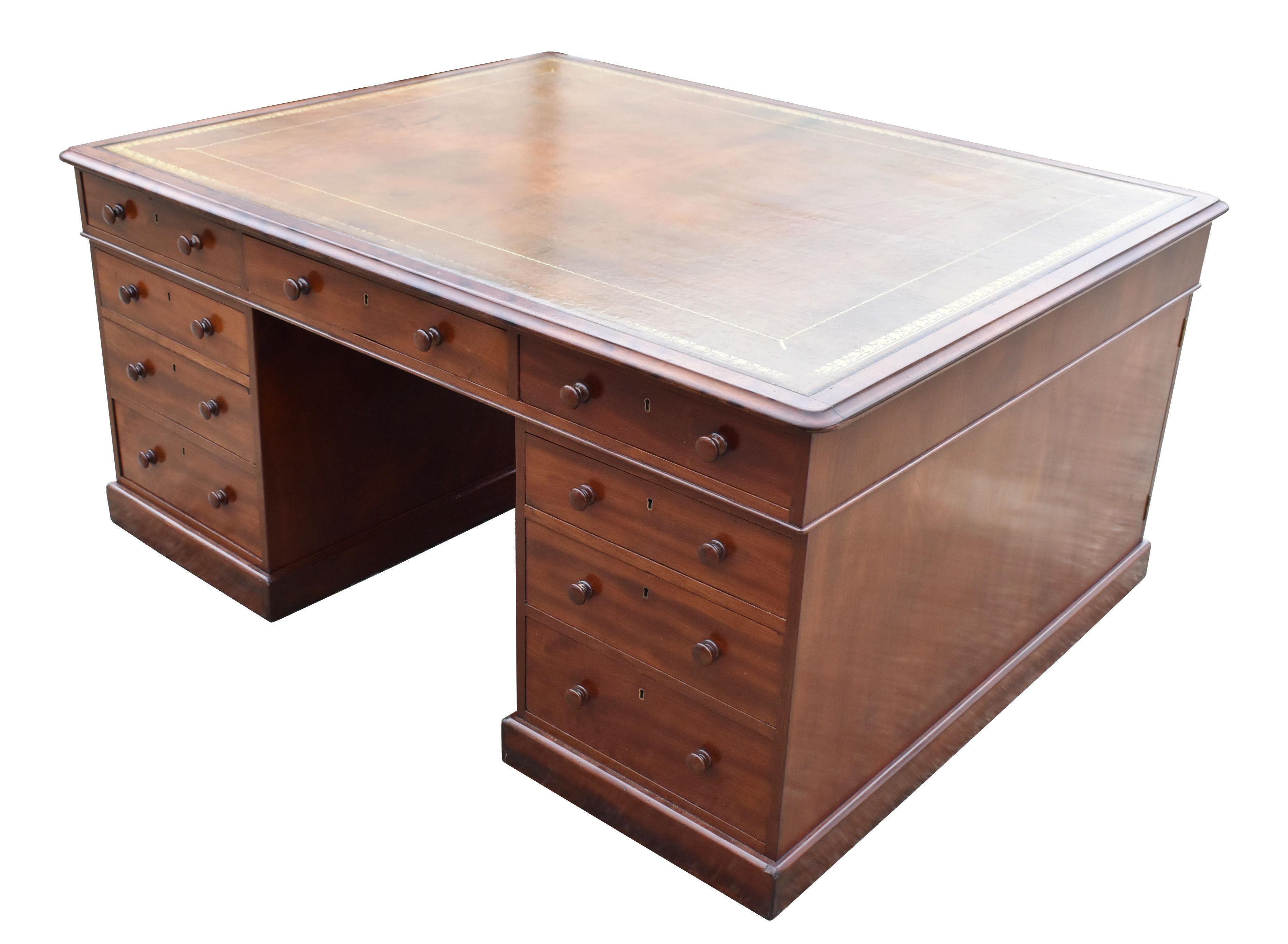 For sale is a good quality Victorian mahogany partners desk, having an inset leather hide writing surface, decorated with gold tooling. This is above three drawers, with a further three drawers on the opposing side. The desk top fits onto two