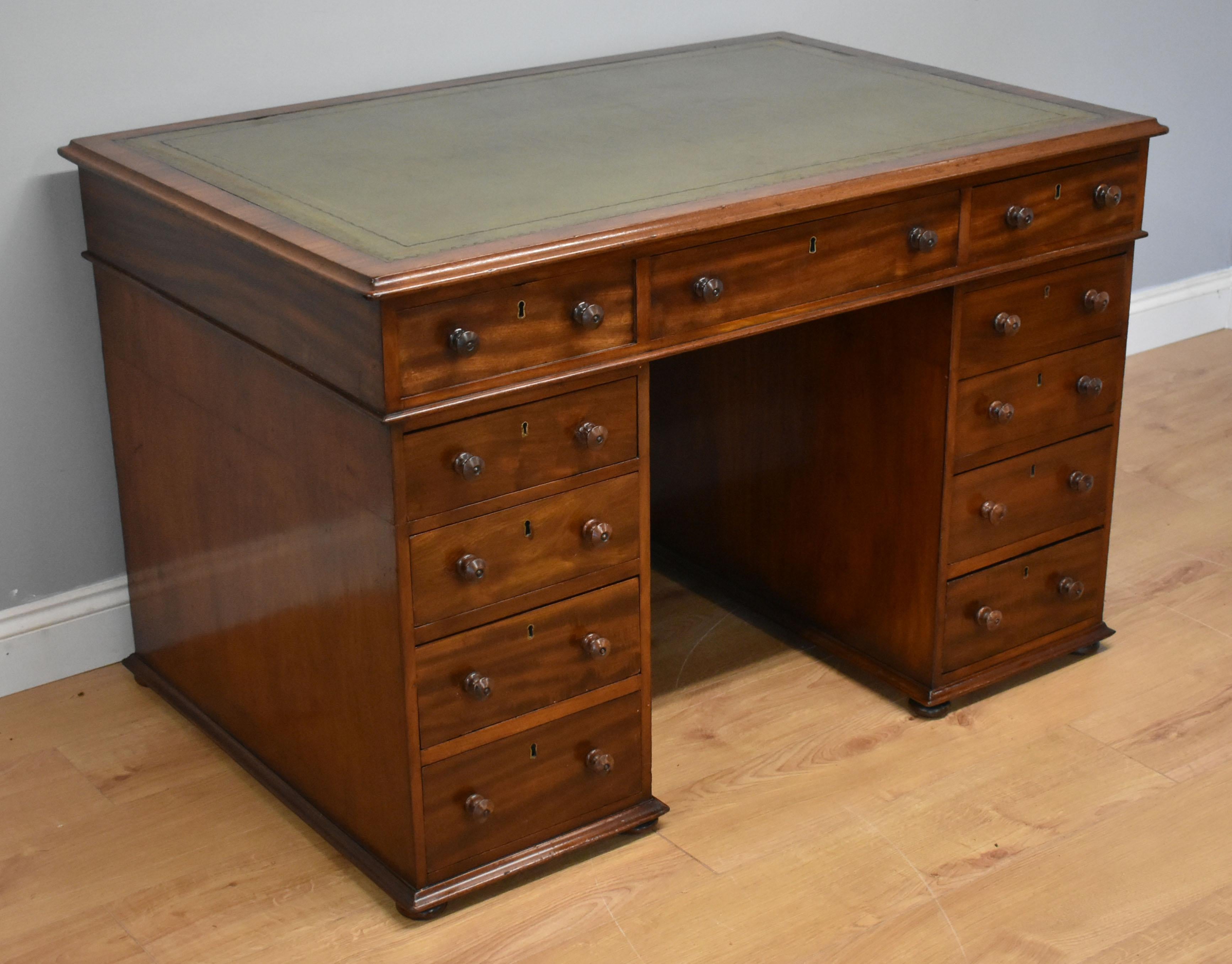 19th Century Victorian Mahogany Partners Desk In Excellent Condition In Chelmsford, Essex