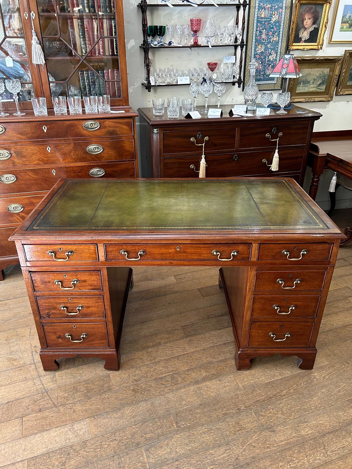 A very high quality 19th Century Victorian Mahogany Pedestal Desk with tooled leathered writing surface. Nine mahogany lined drawers and original brass swan neck handles on plinth base. Comes apart in three separate sections.

Circa: