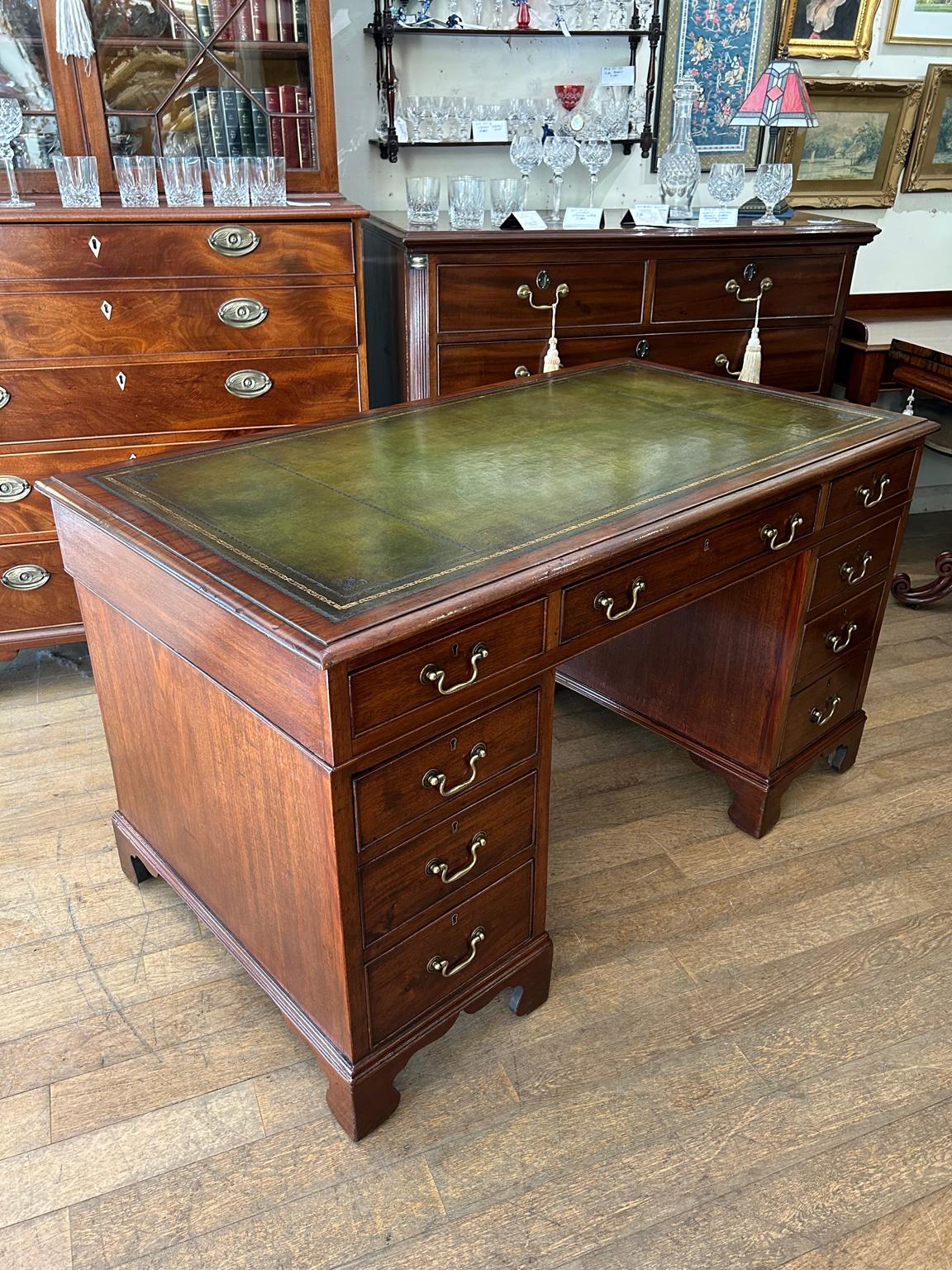English 19th Century Victorian Mahogany Pedestal Desk