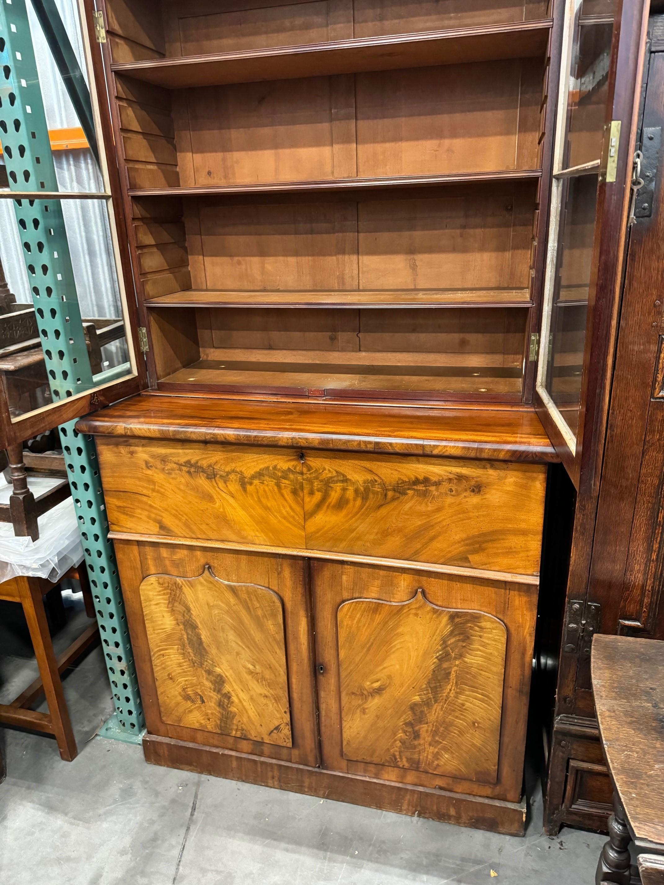 Libreria secretaire vittoriana in mogano del XIX secolo in vendita 4