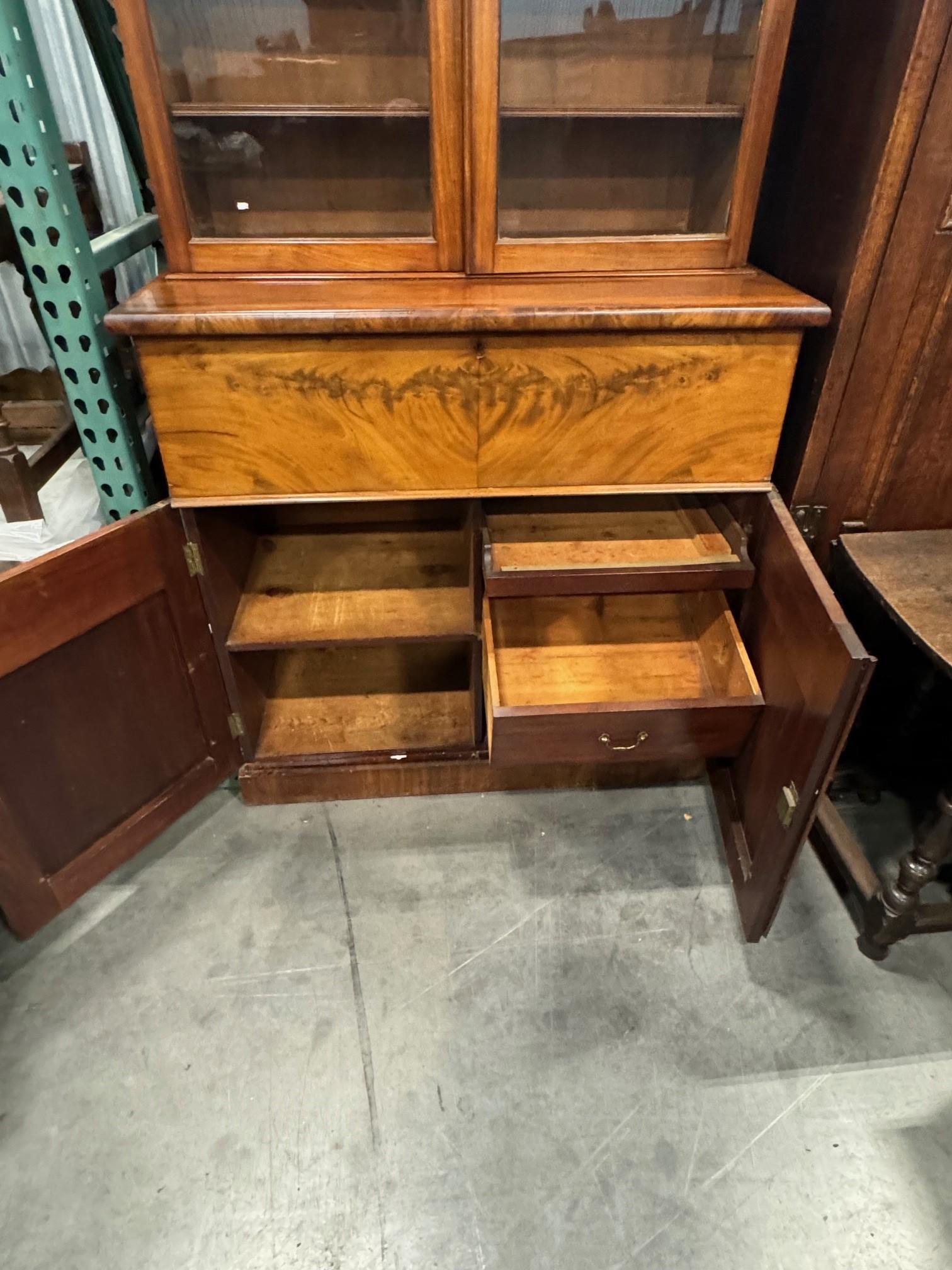 Libreria secretaire vittoriana in mogano del XIX secolo in vendita 11