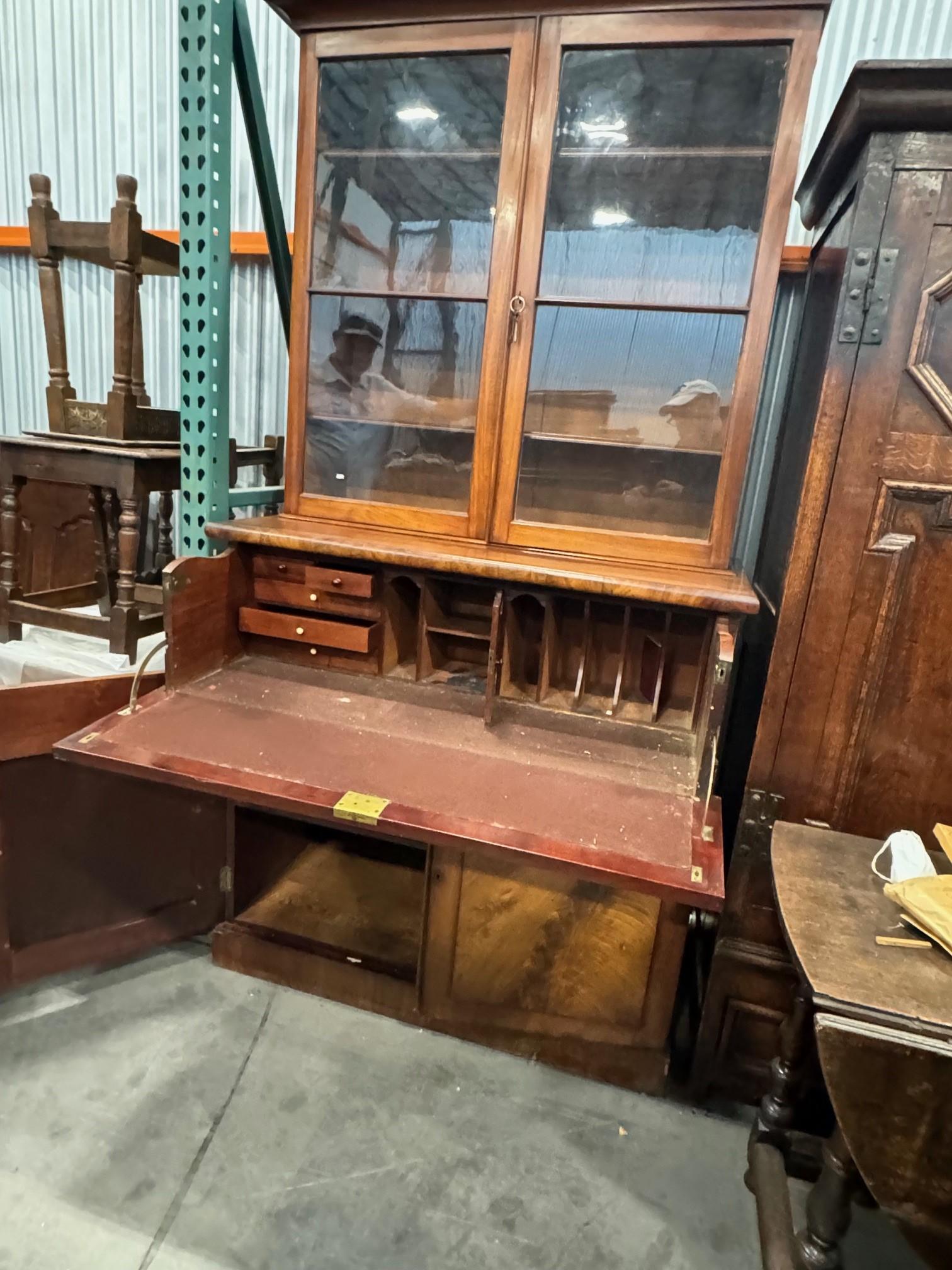 Libreria secretaire vittoriana in mogano del XIX secolo in vendita 2