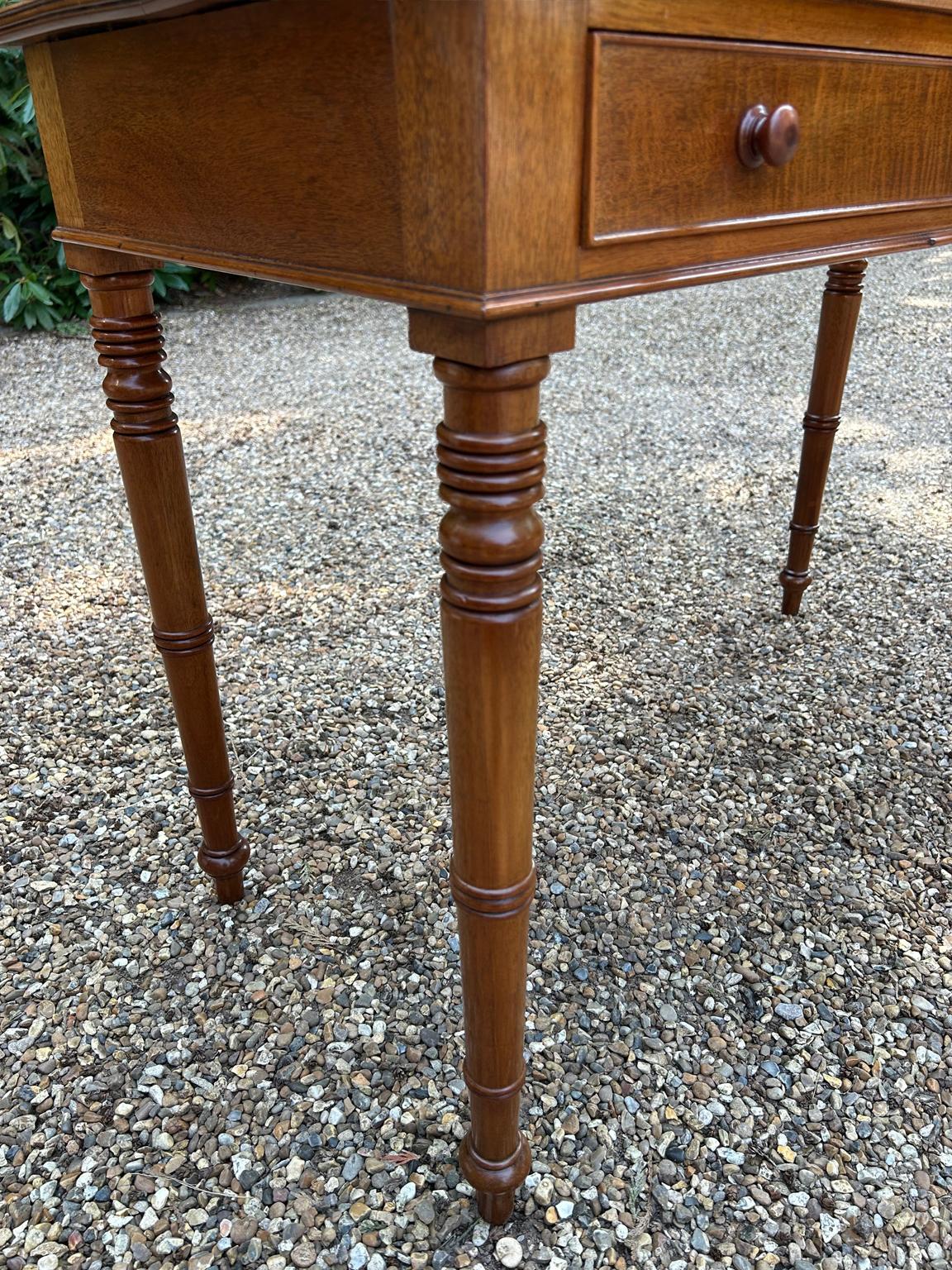 19th Century Victorian Mahogany Side Table For Sale 5
