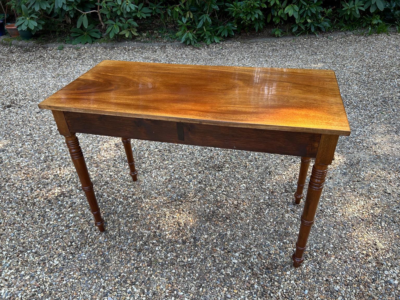 19th Century Victorian Mahogany Side Table For Sale 6