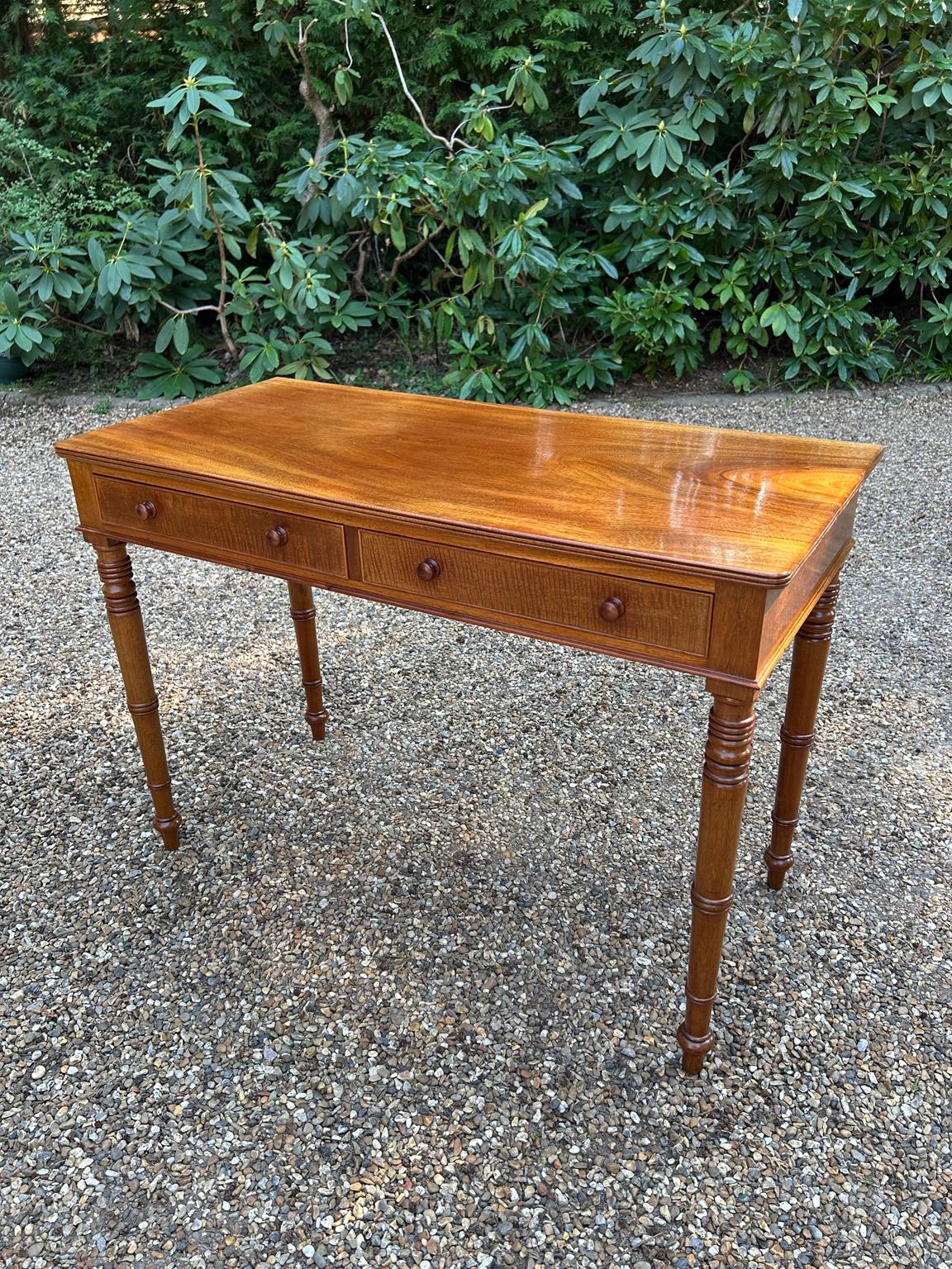 Hand-Crafted 19th Century Victorian Mahogany Side Table For Sale