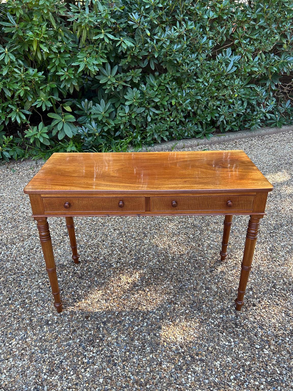 19th Century Victorian Mahogany Side Table In Good Condition For Sale In Richmond, Surrey