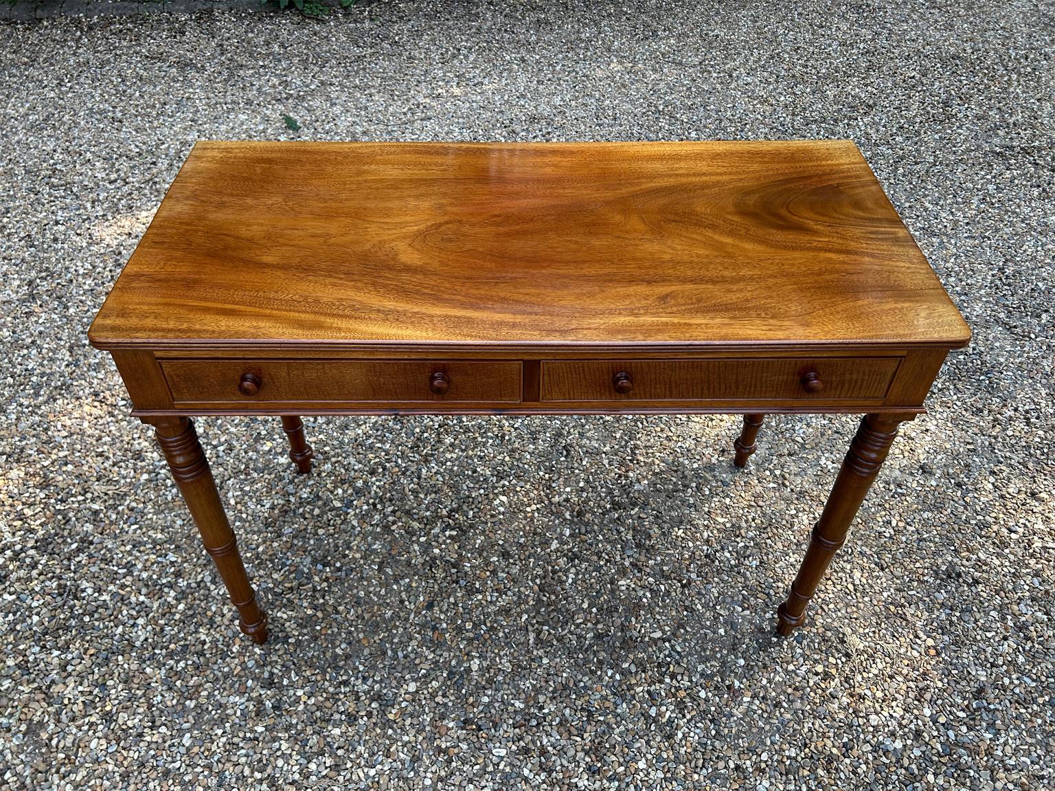 19th Century Victorian Mahogany Side Table For Sale 1
