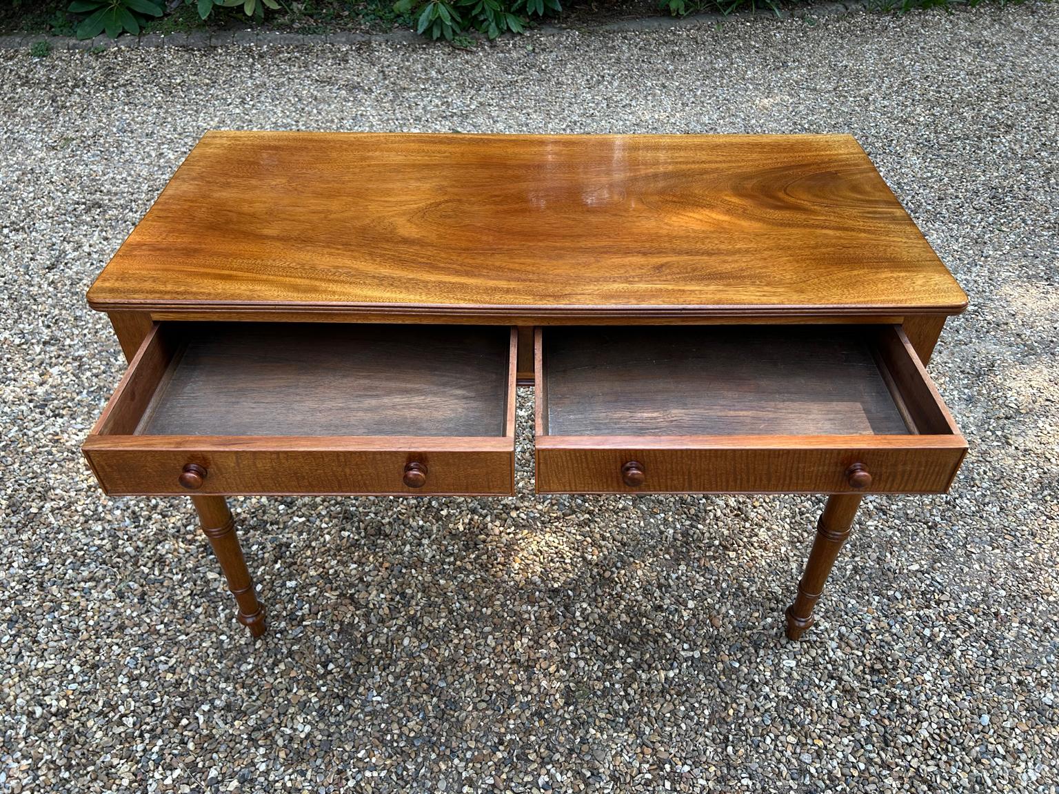 19th Century Victorian Mahogany Side Table For Sale 3