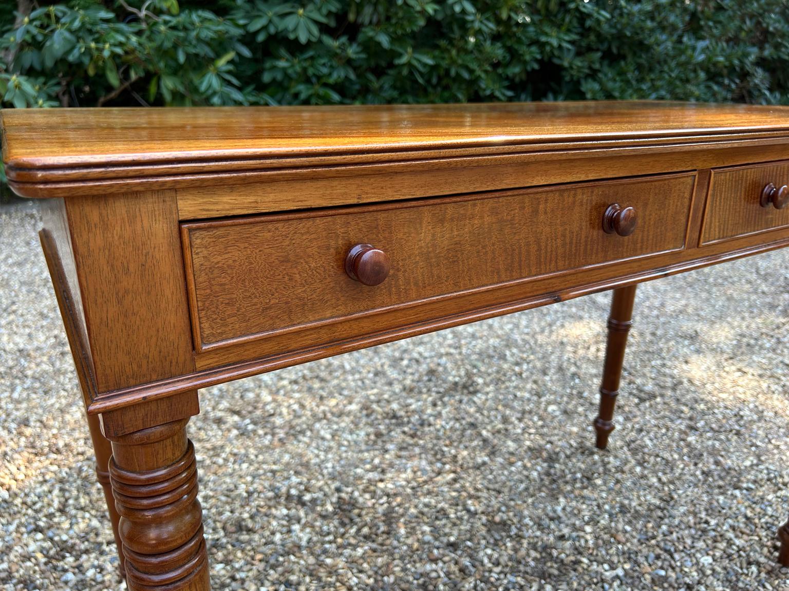 19th Century Victorian Mahogany Side Table For Sale 4