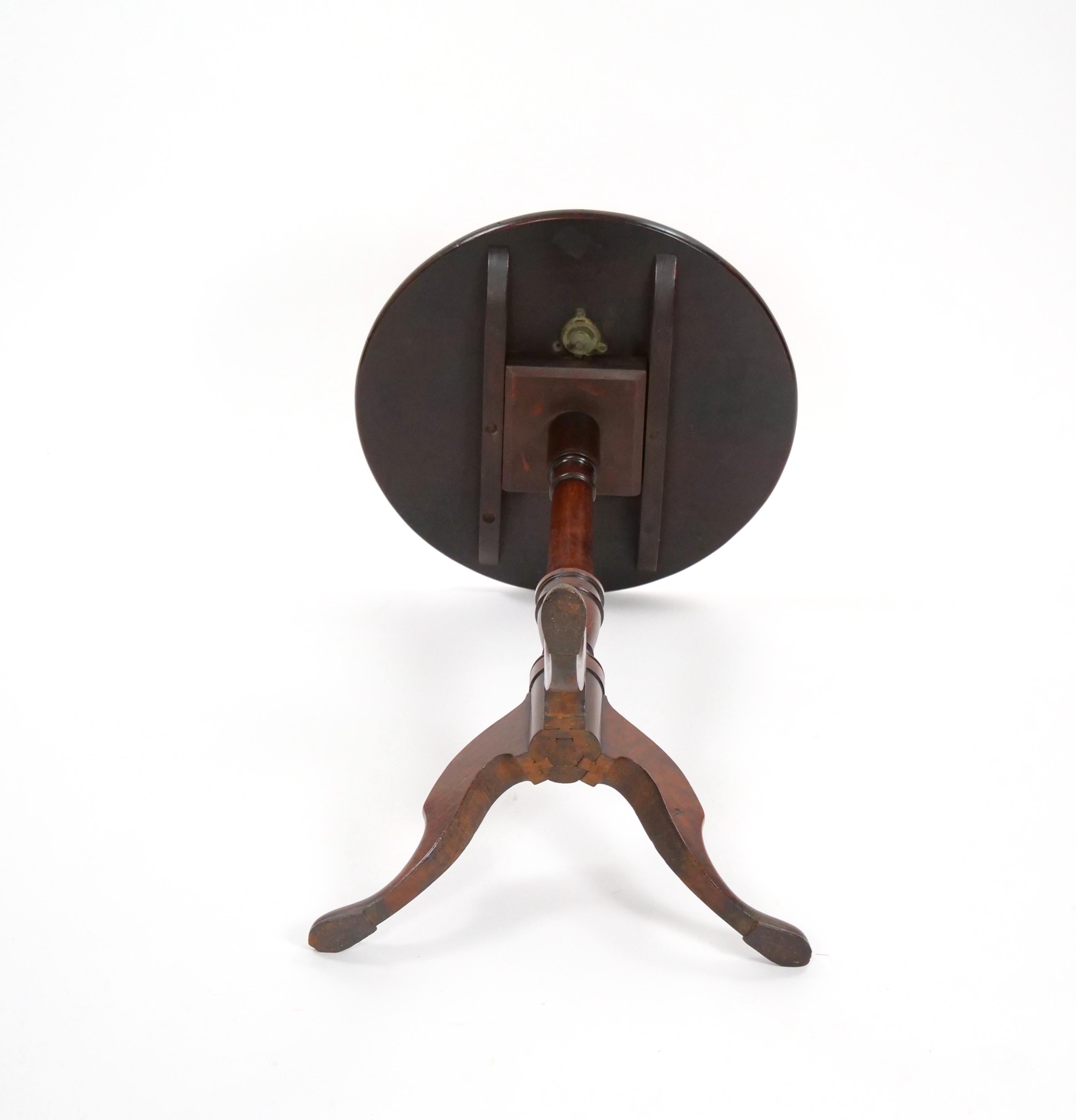 19th Century Victorian Mahogany Tripod Pedestal Candle Stand For Sale 1