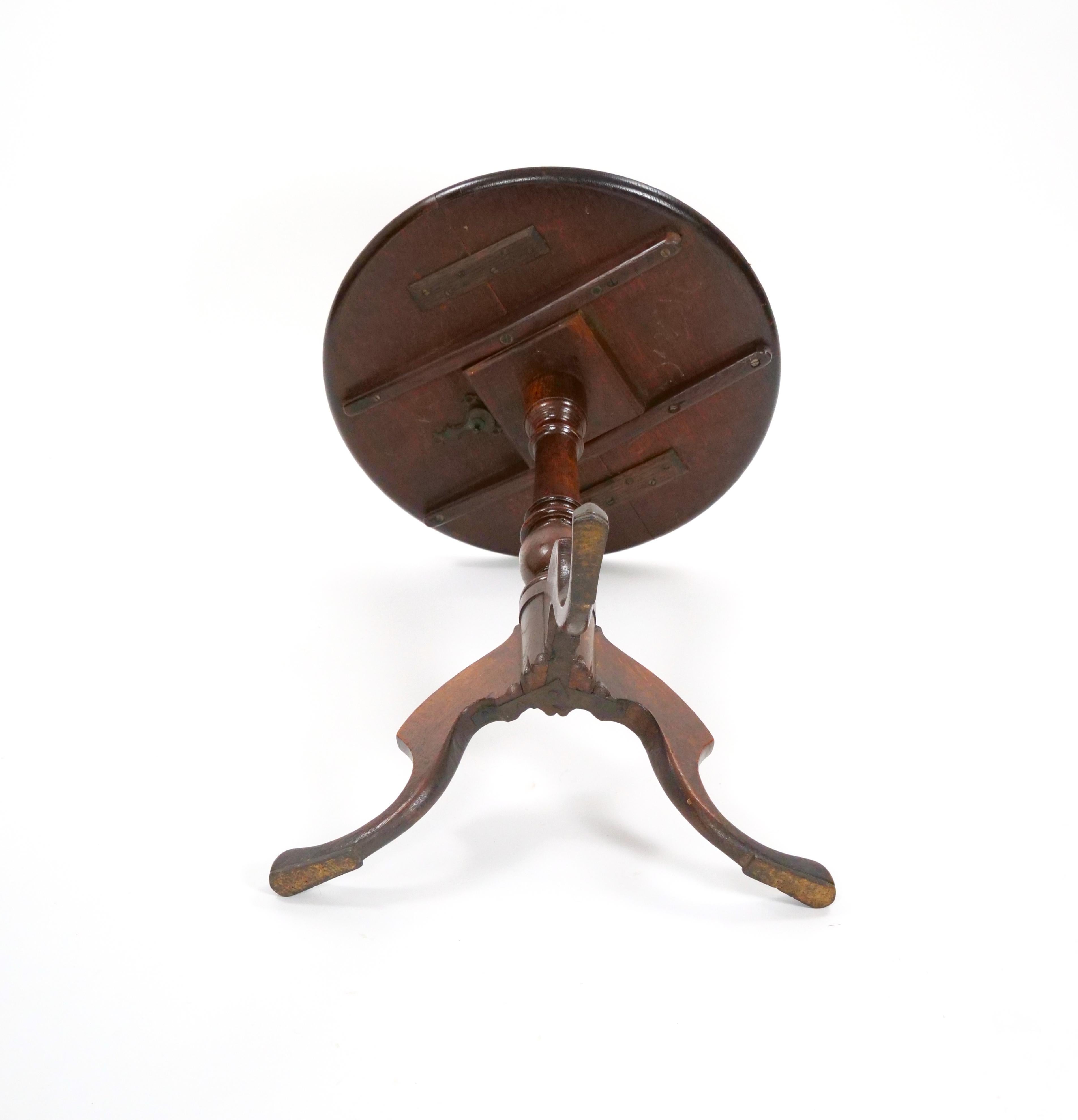 19th Century Victorian Mahogany Tripod Pedestal Candle Stand For Sale 1
