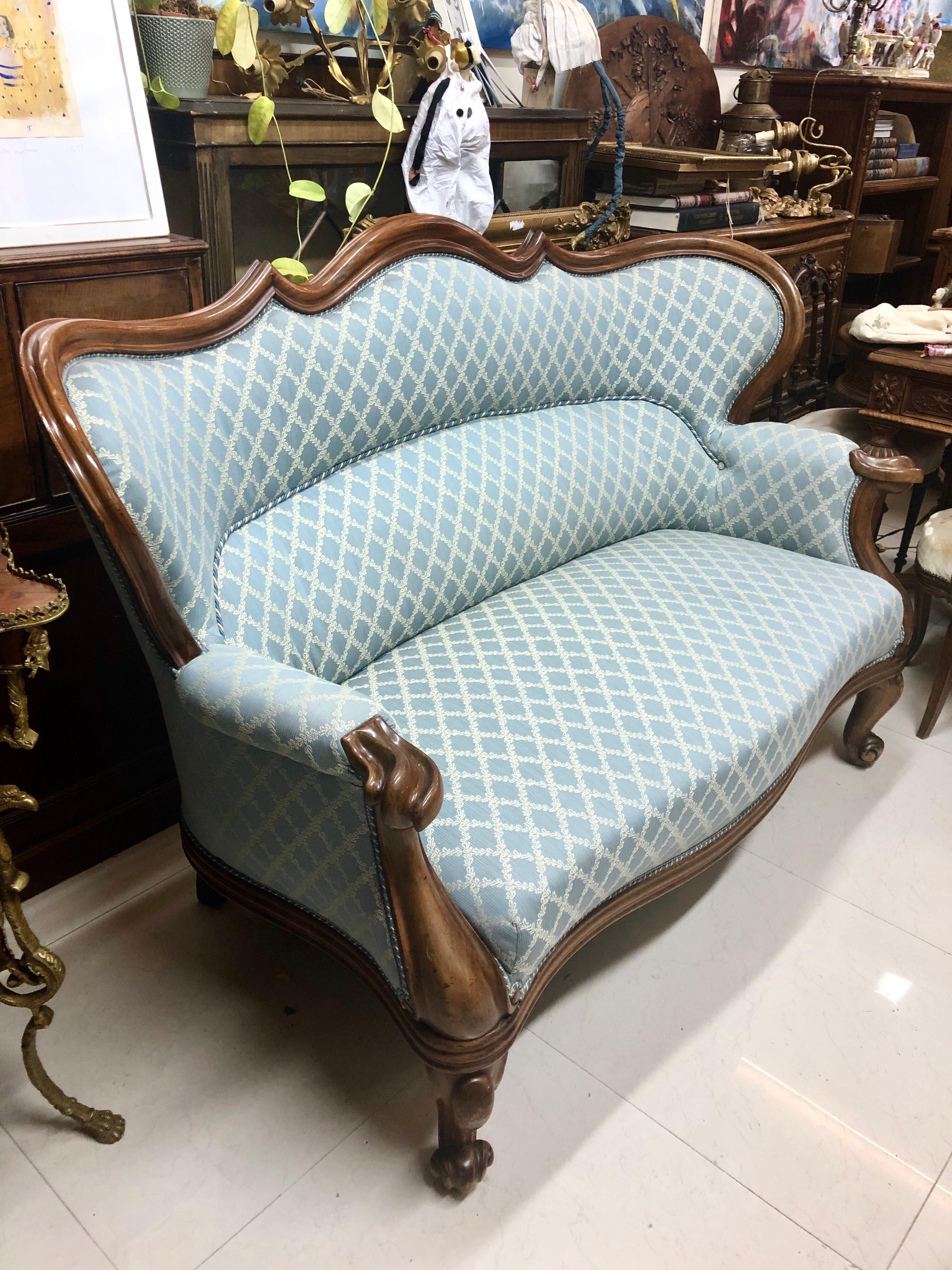 19th century Victorian mahogany two-seat sofa with a moulded show frame and serpentine wing back, on cabriole front legs and scroll toes. Upholstery in light blue fabric. Great condition.
England, circa 1860
From the private collection of Sir J.