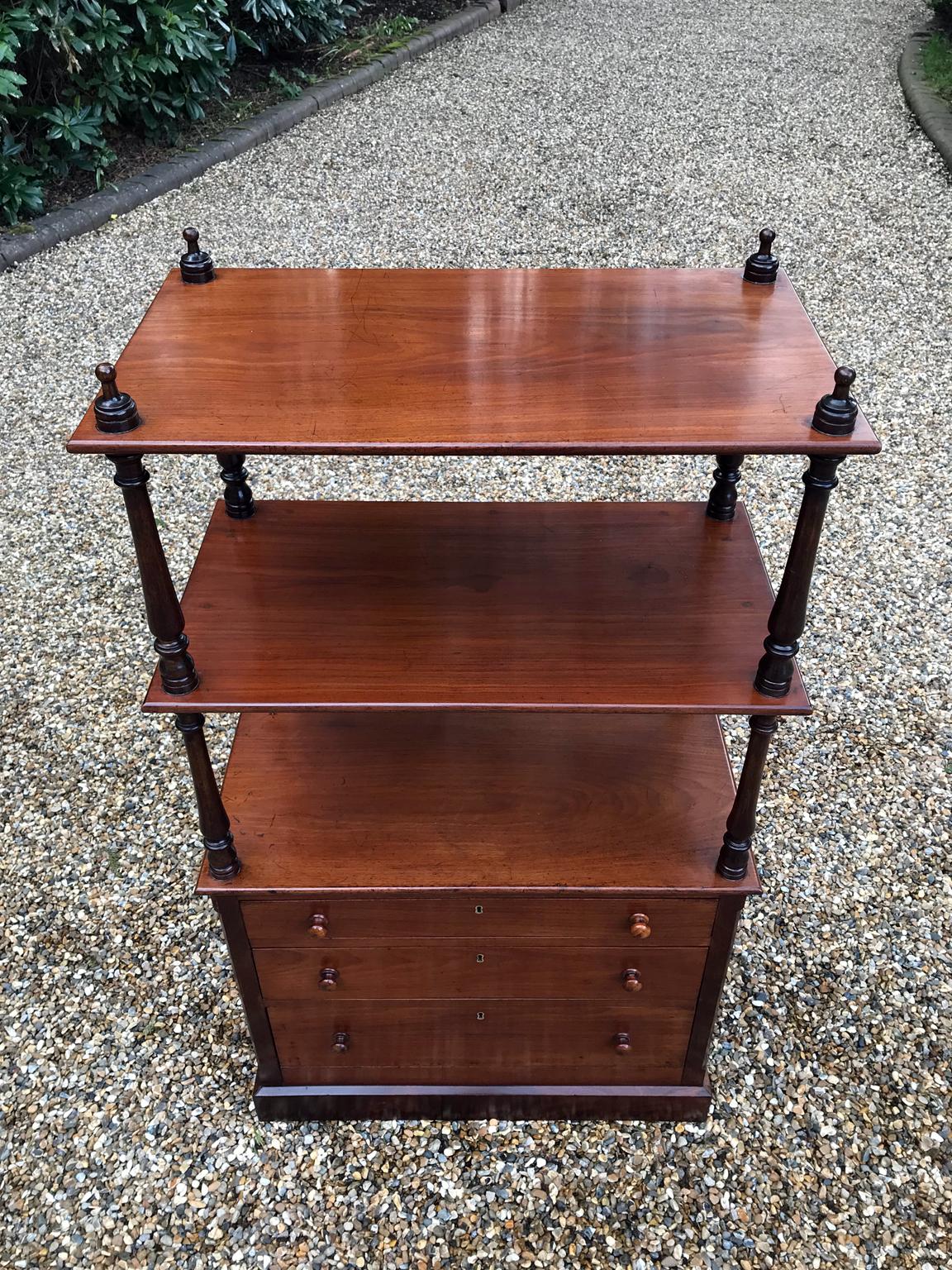 19th Century Victorian Mahogany Whatnot In Good Condition In Richmond, London, Surrey