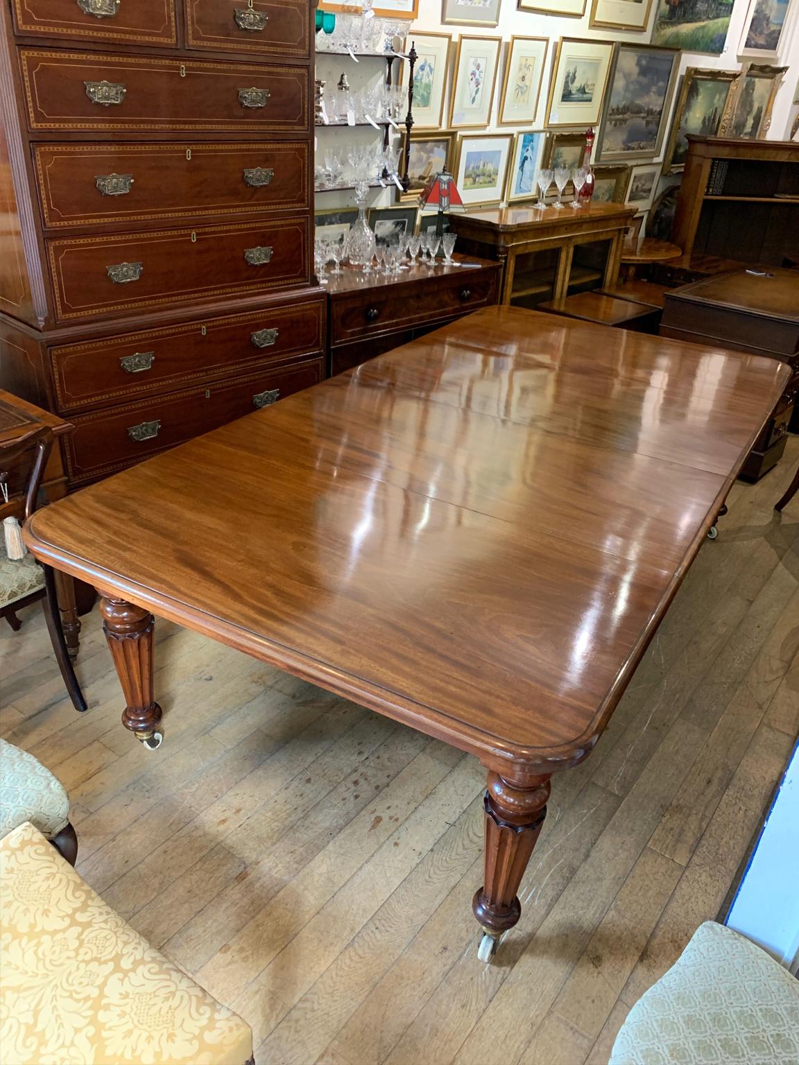 English 19th Century Victorian Mahogany Windout Dining Table