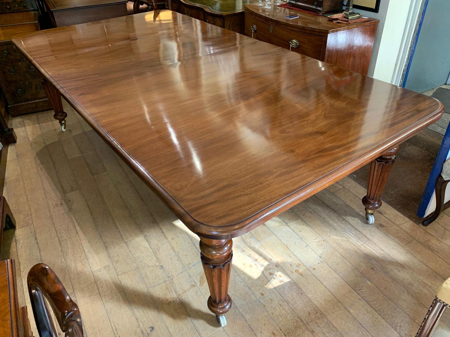 19th Century Victorian Mahogany Windout Dining Table In Good Condition In Richmond, Surrey