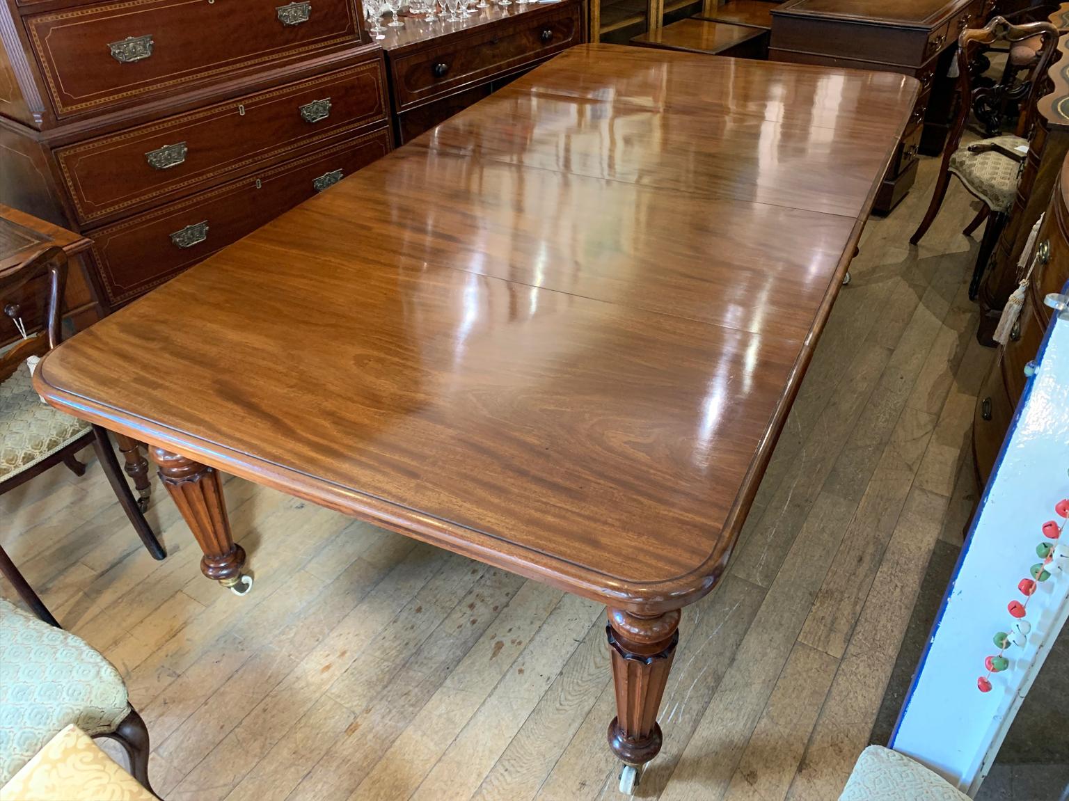 19th Century Victorian Mahogany Windout Dining Table 1