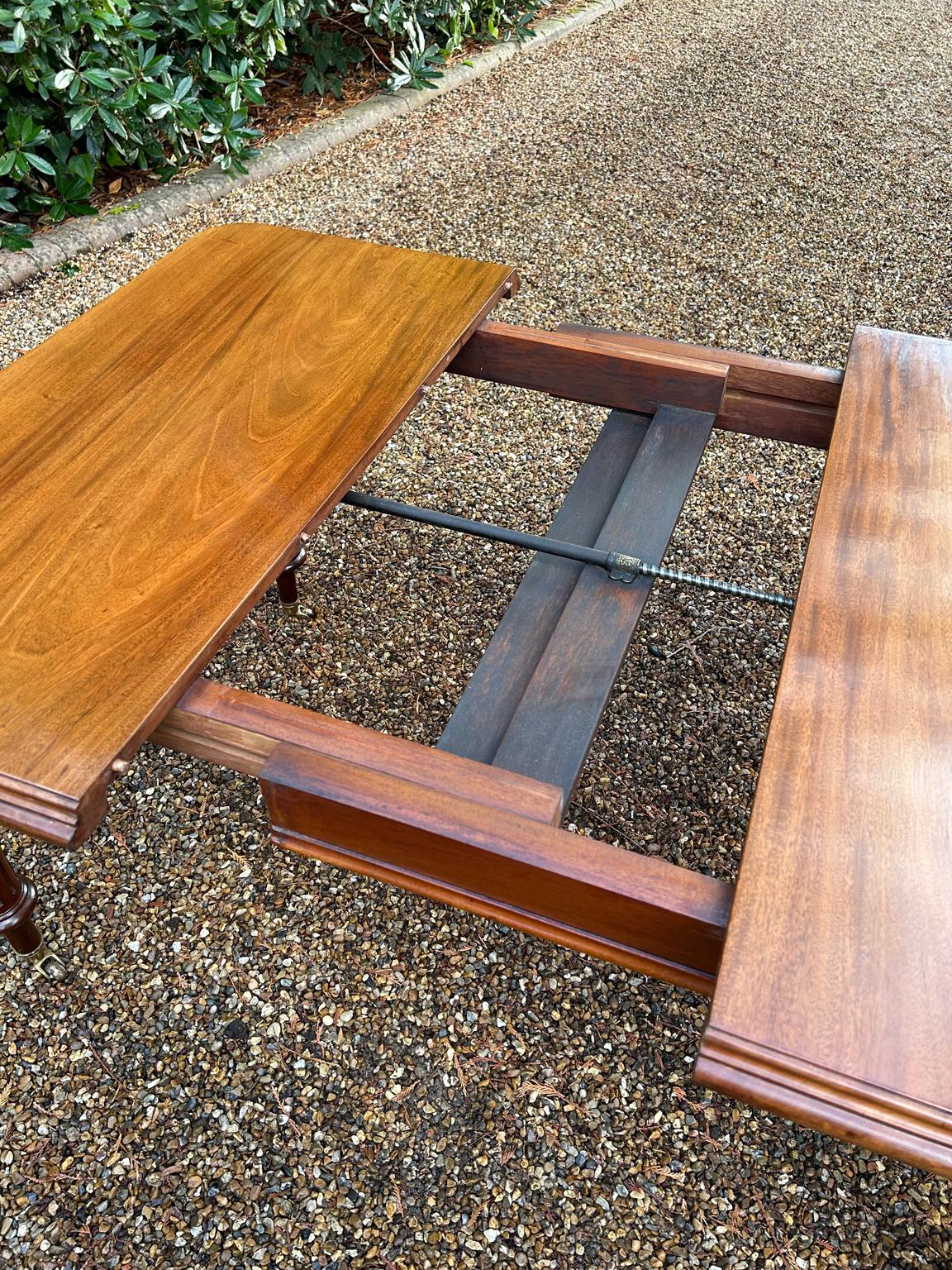 19th Century Victorian Mahogany Windout Dining Table For Sale 2