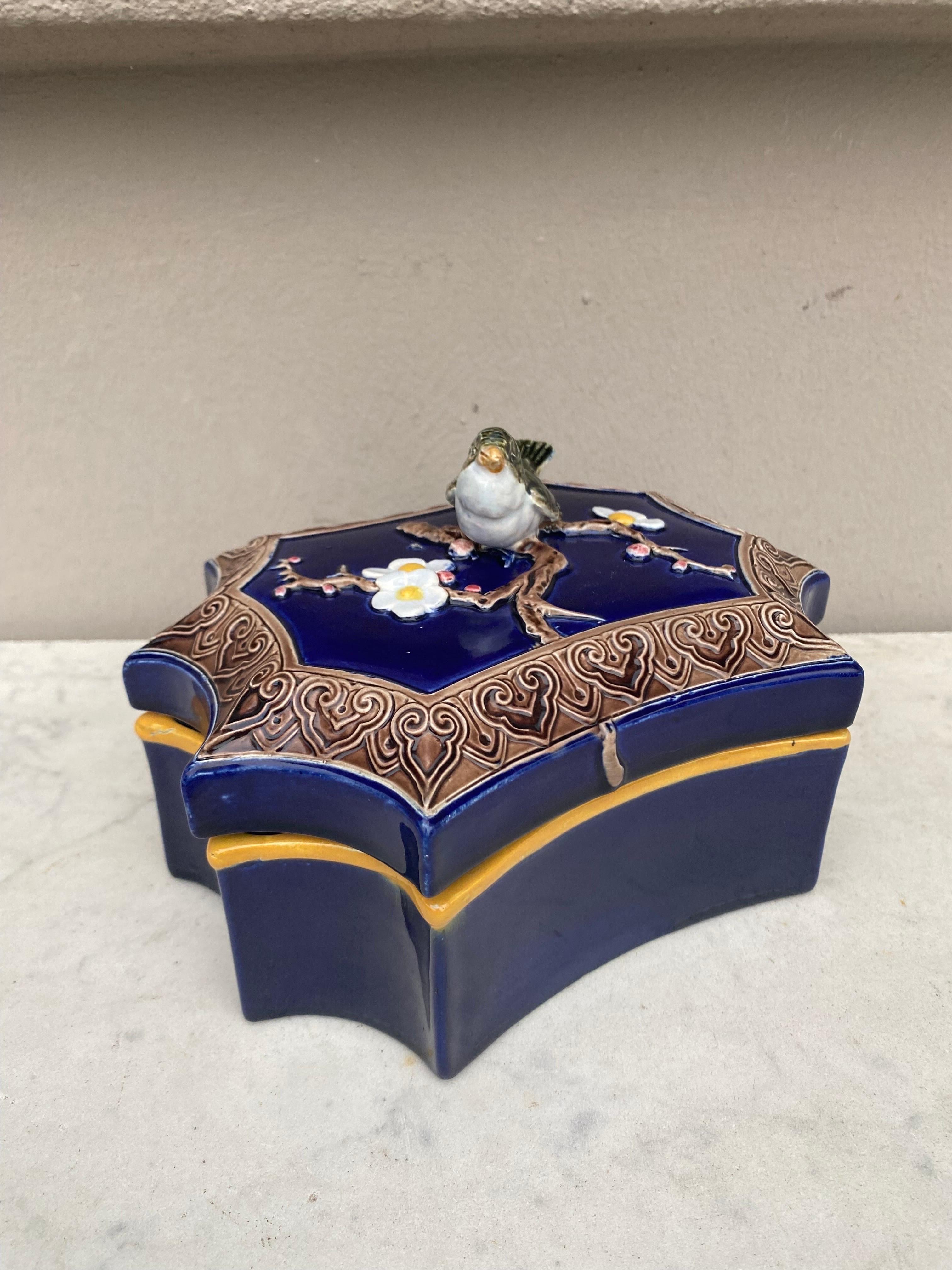 English 19th Century Victorian Majolica Bird Box Joseph Holdcroft For Sale