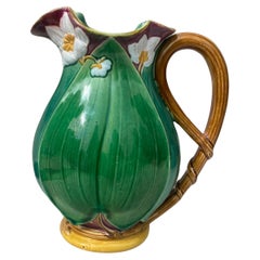 Brocca di giglio in maiolica vittoriana del XIX secolo di Minton