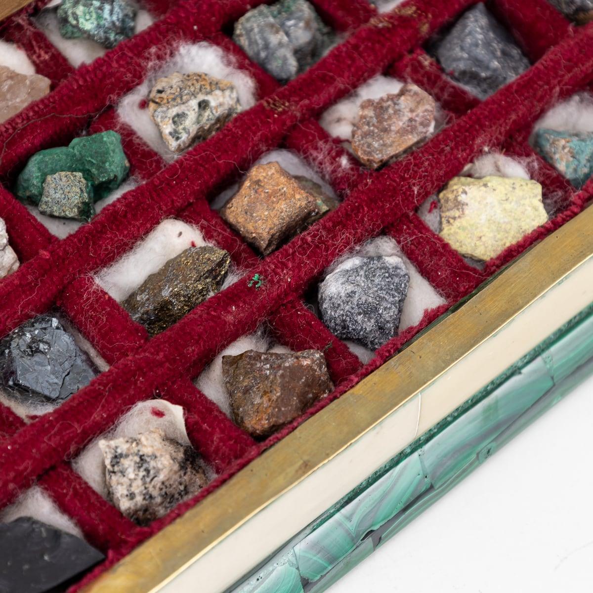 Boîte victorienne du 19ème siècle avec échantillons de minéraux naturels de malachite, vers 1880 en vente 8