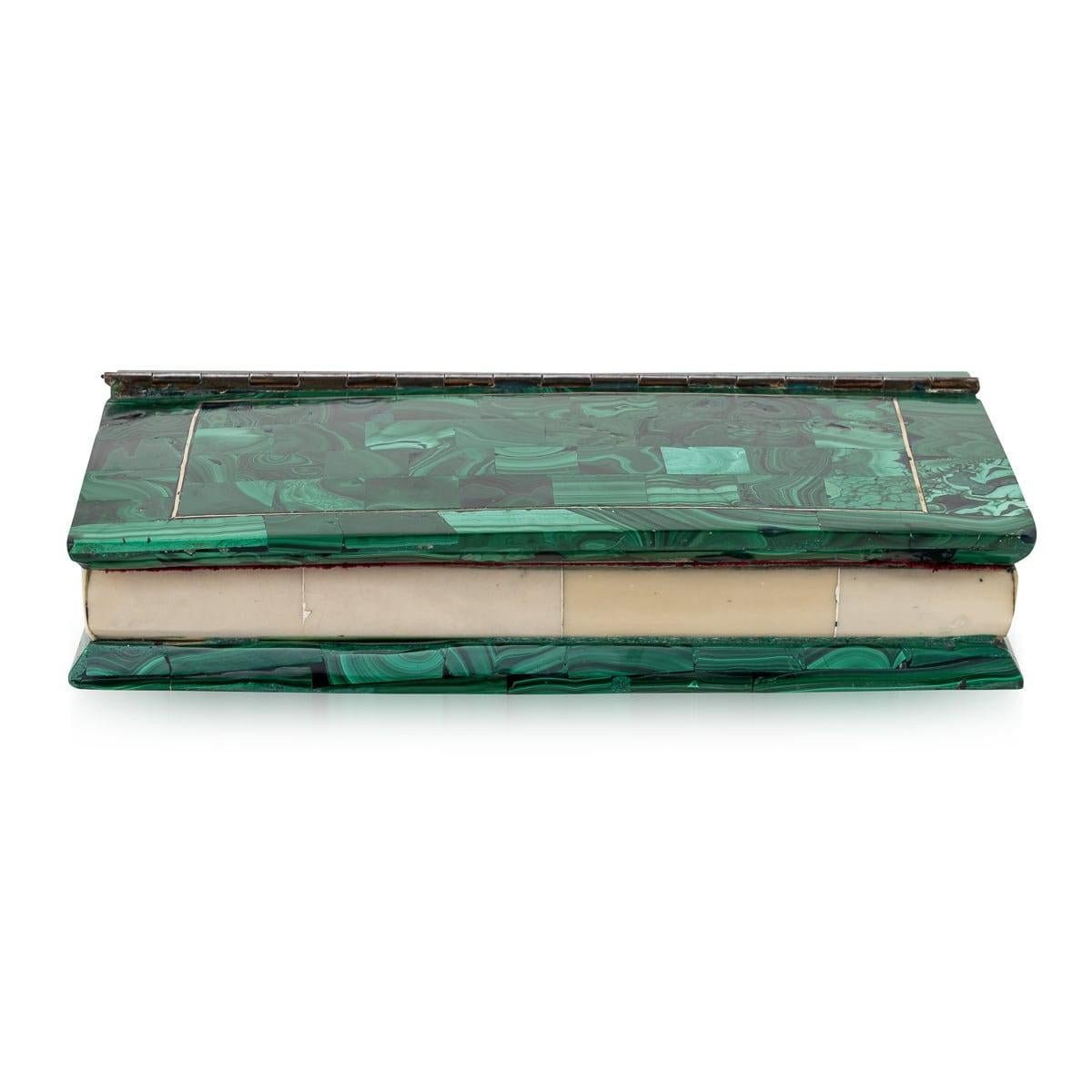 Britannique Boîte victorienne du 19ème siècle avec échantillons de minéraux naturels de malachite, vers 1880 en vente