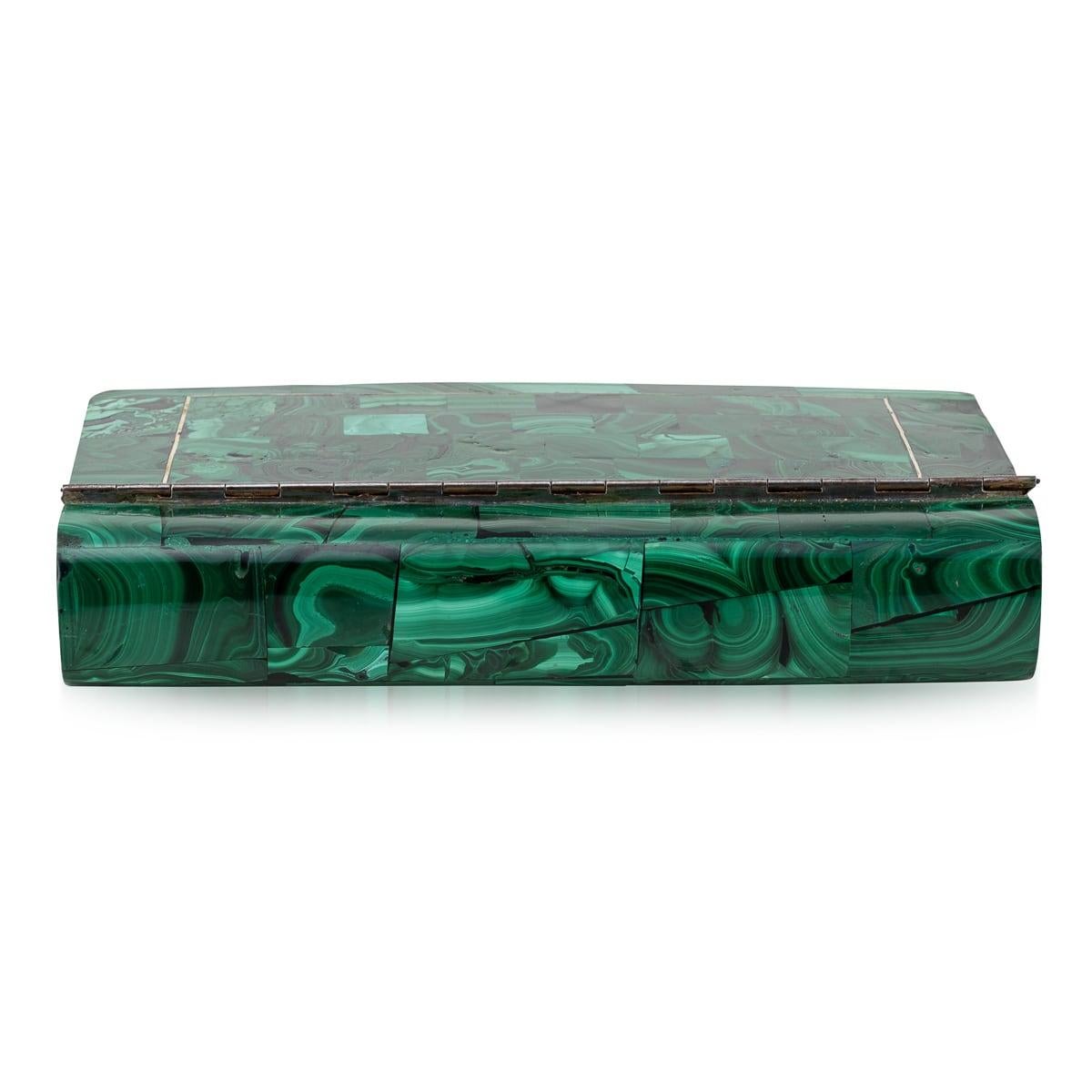 20ième siècle Boîte victorienne du 19ème siècle avec échantillons de minéraux naturels de malachite, vers 1880 en vente