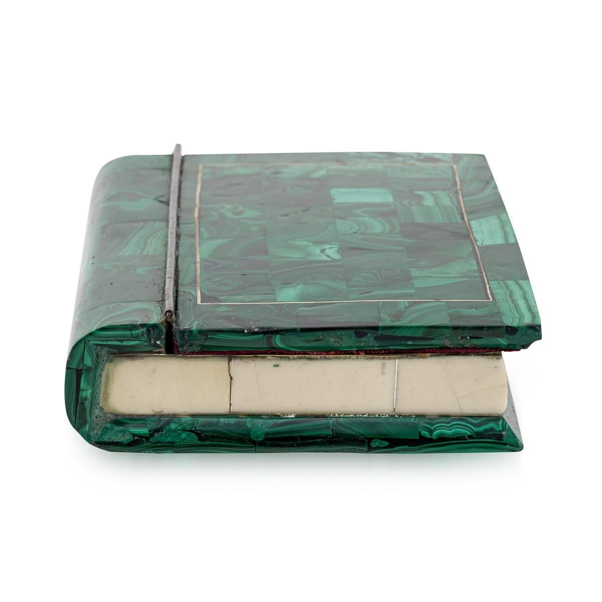 Malachite Boîte victorienne du 19ème siècle avec échantillons de minéraux naturels de malachite, vers 1880 en vente