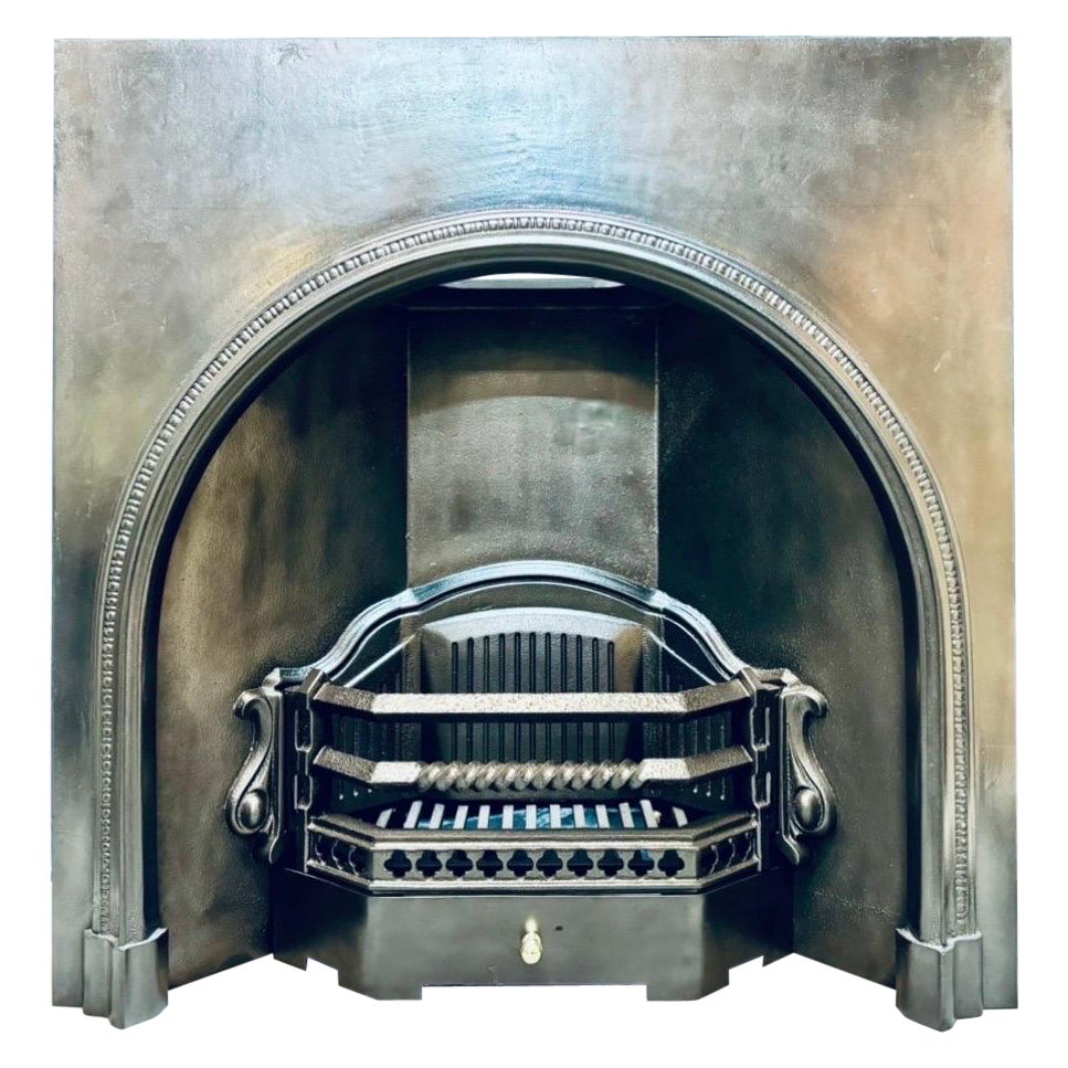 Insert de cheminée en fonte de style victorien du 19e siècle.