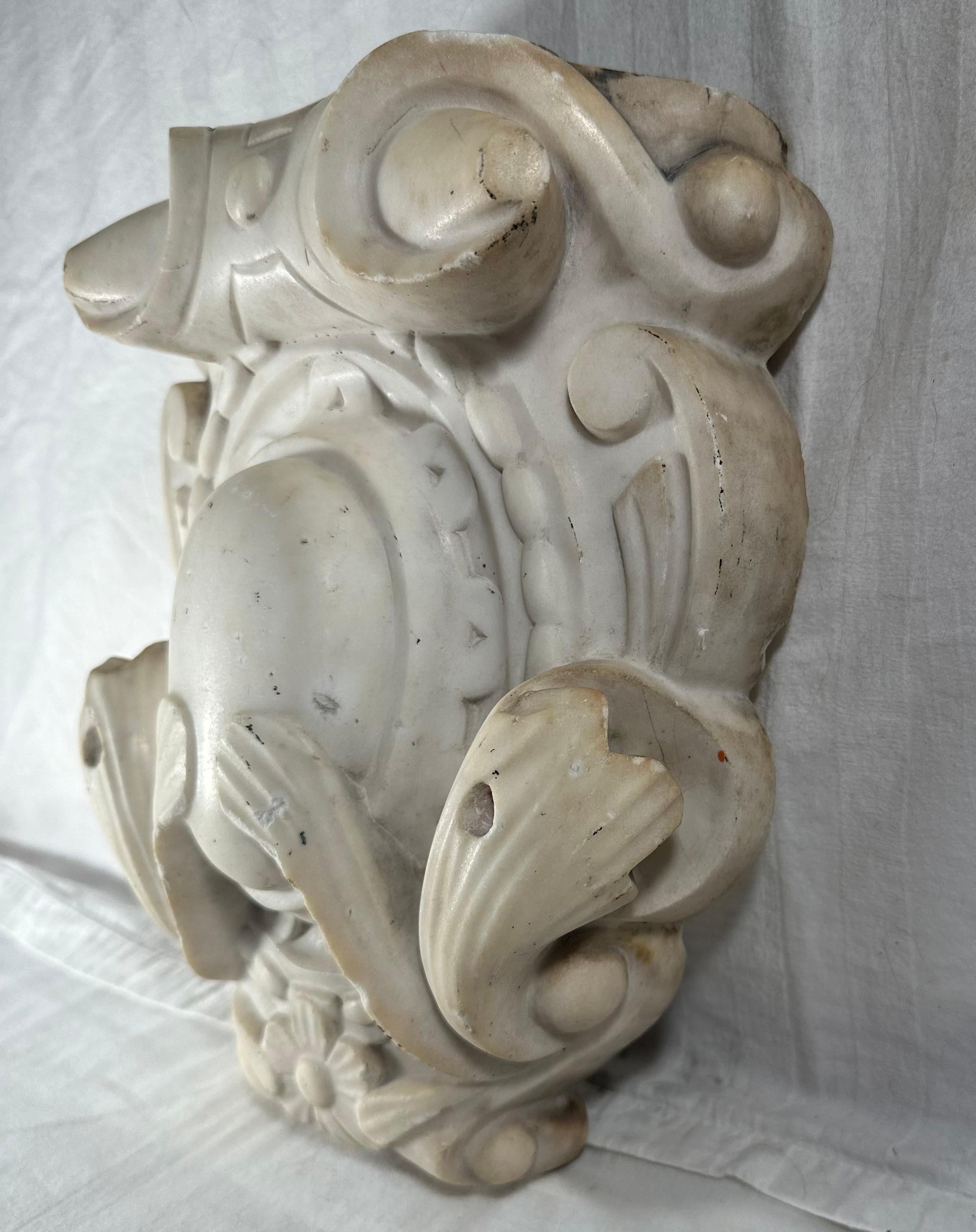 19th Century Victorian Marble Fireplace Mantle Keystone In Good Condition For Sale In Vero Beach, FL