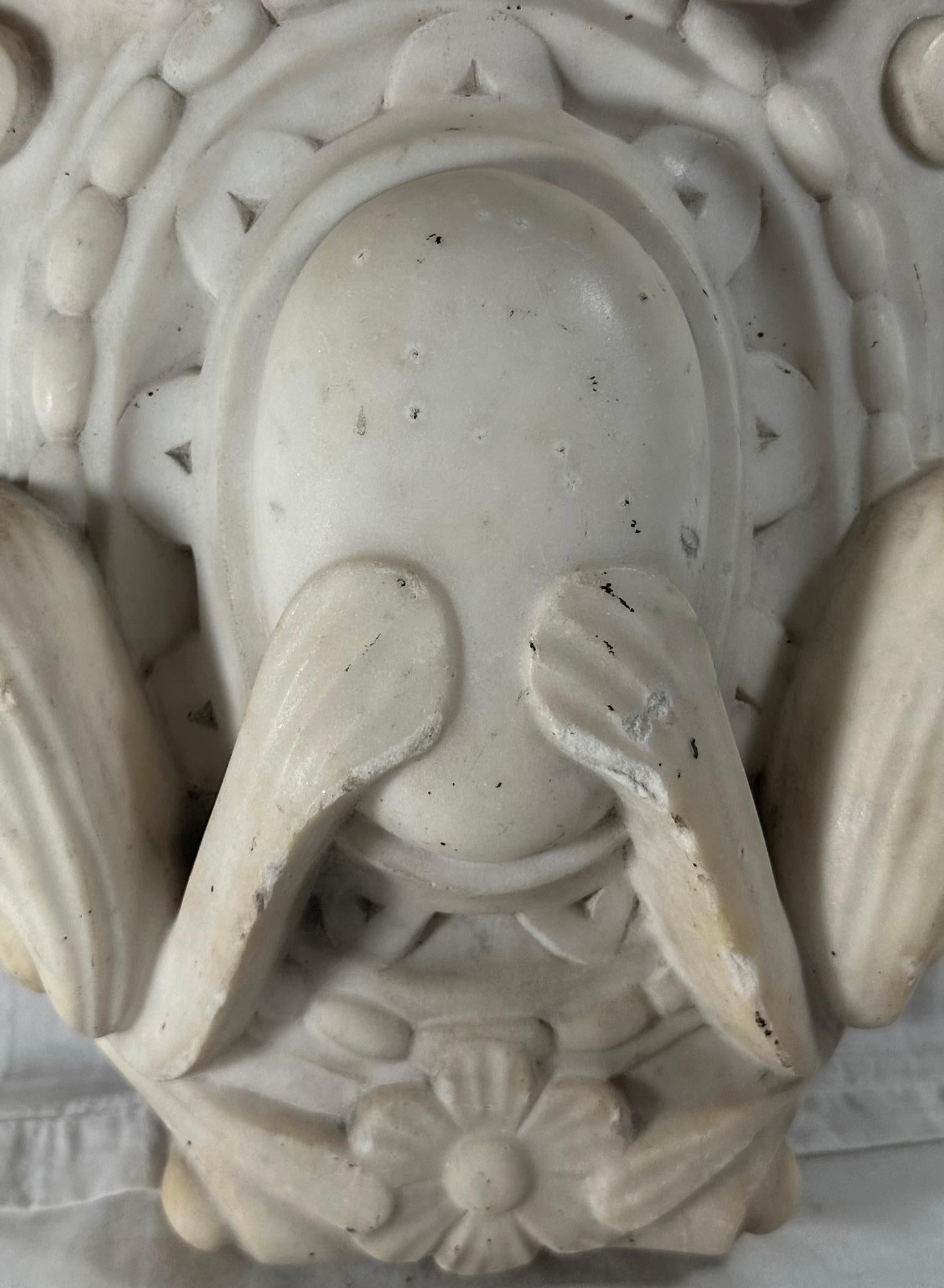 19th Century Victorian Marble Fireplace Mantle Keystone For Sale 1