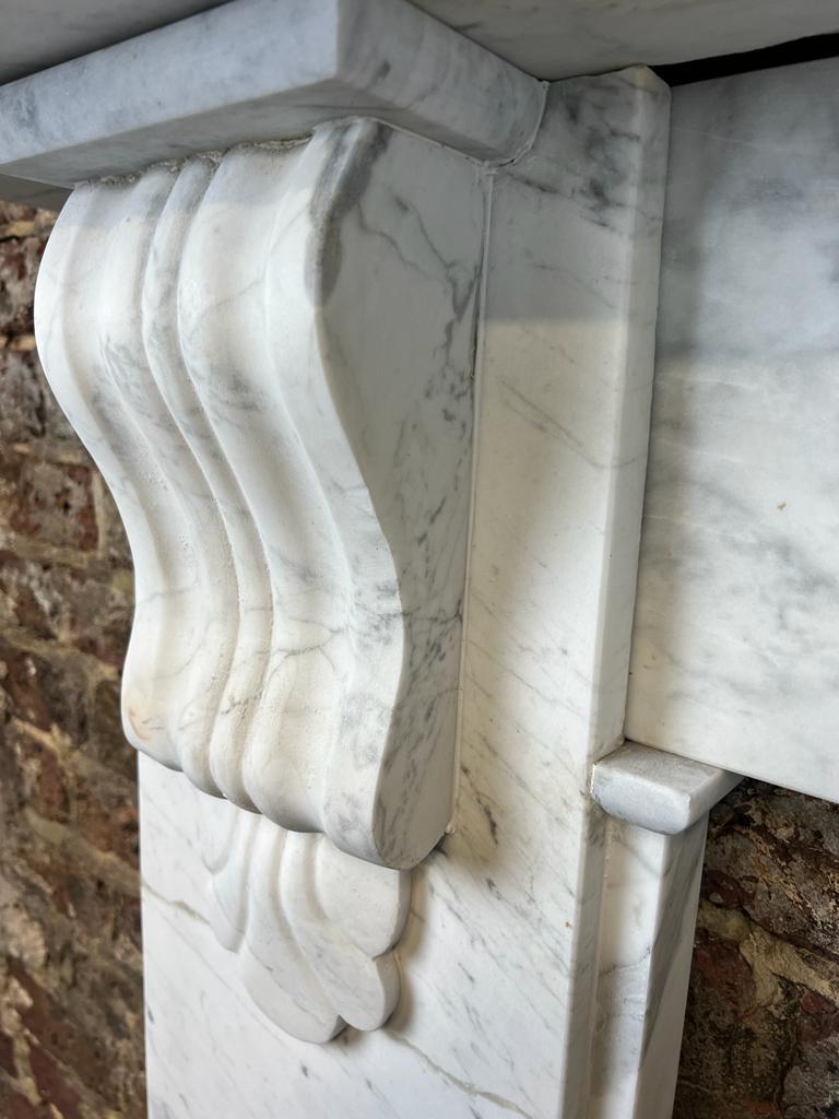 XIXe siècle Cheminée victorienne en marbre du 19ème siècle en vente