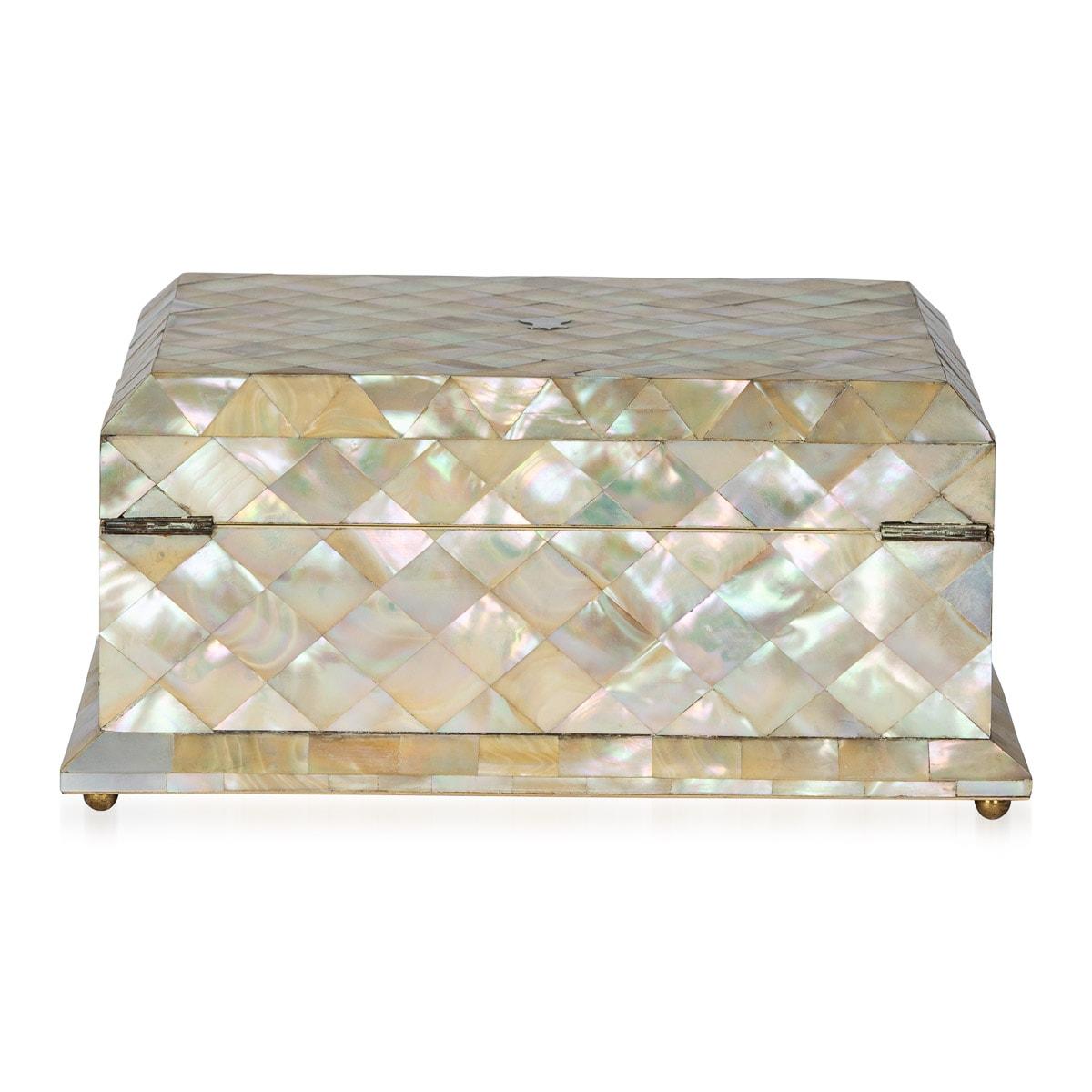 19th Century Victorian Mother Of Pearl Jewellery Box, c.1880 In Good Condition For Sale In Royal Tunbridge Wells, Kent