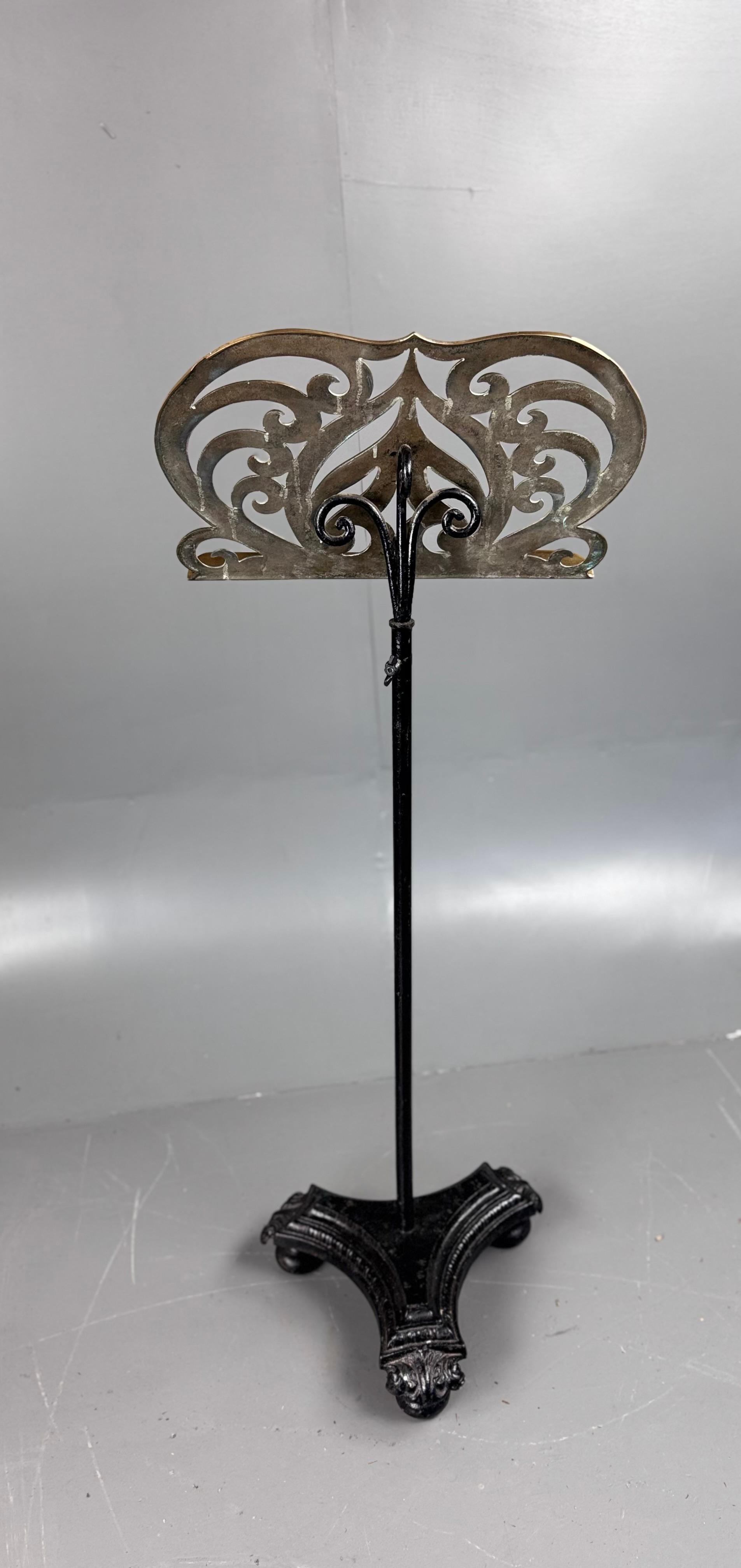 19th century Victorian music stand In Good Condition In Chelmsford, GB