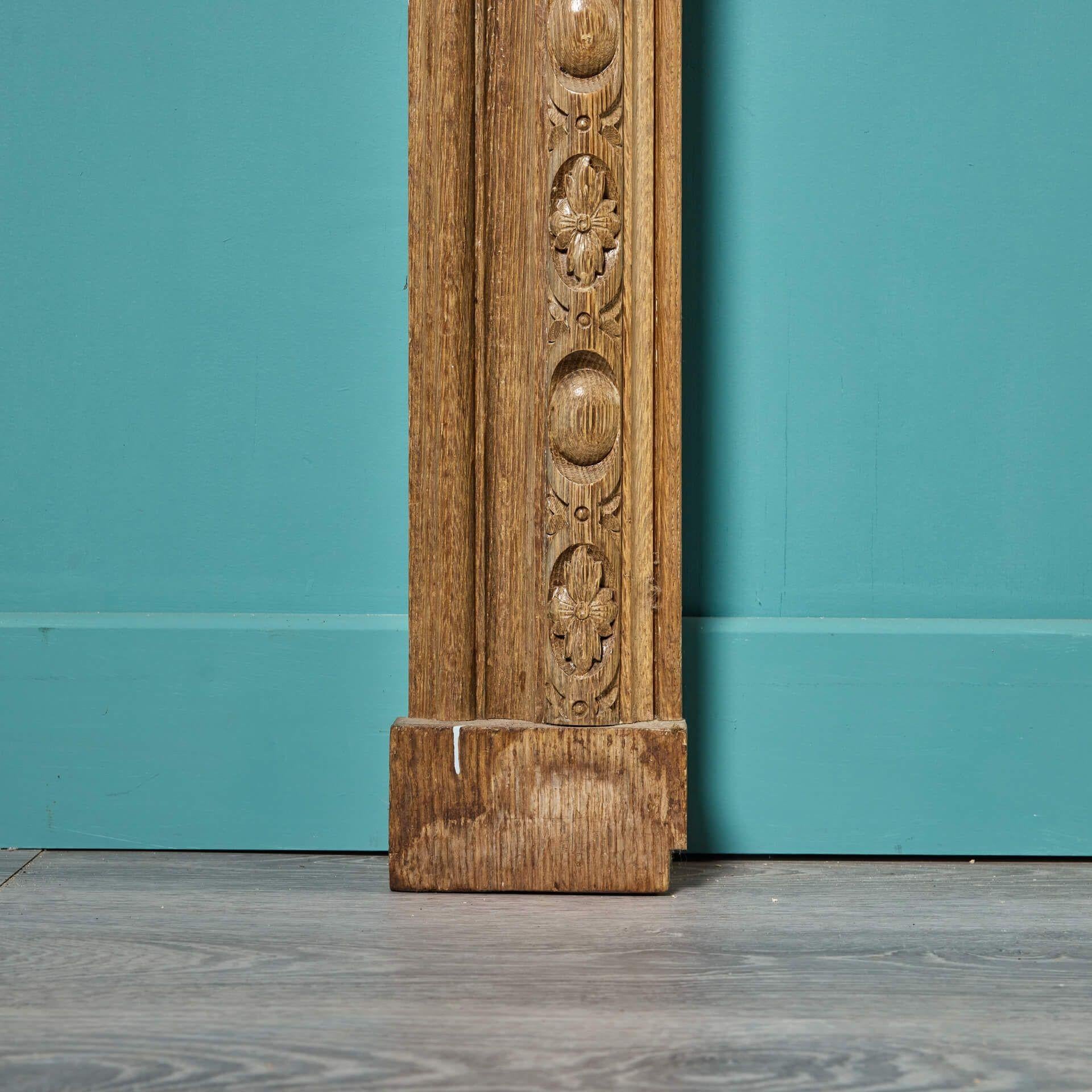 Viktorianischer Kaminsims aus Eiche aus dem 19. im Zustand „Relativ gut“ im Angebot in Wormelow, Herefordshire