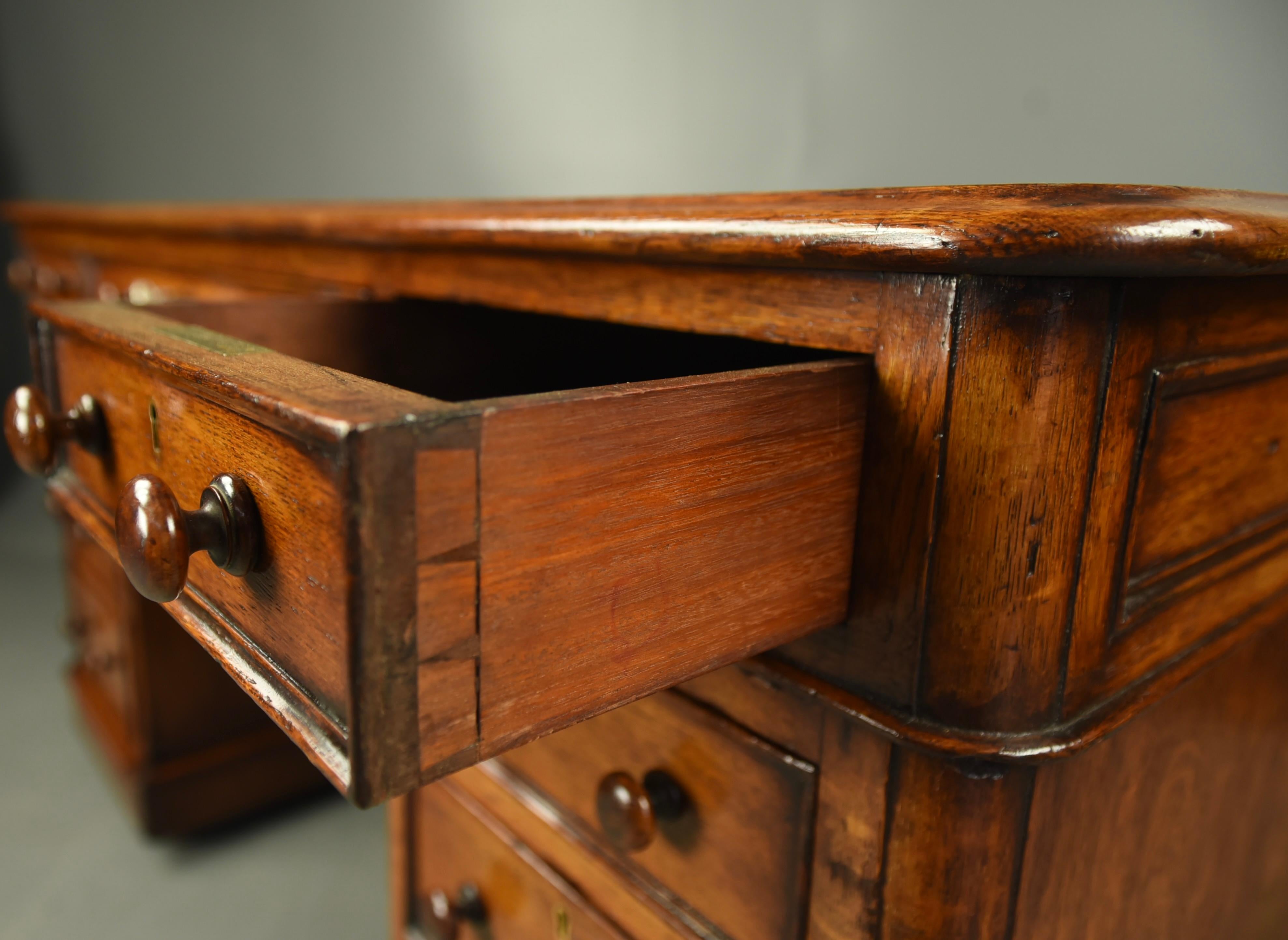 19th century Victorian oak pedestal desk 4