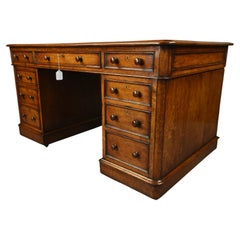 19th century Victorian oak pedestal desk