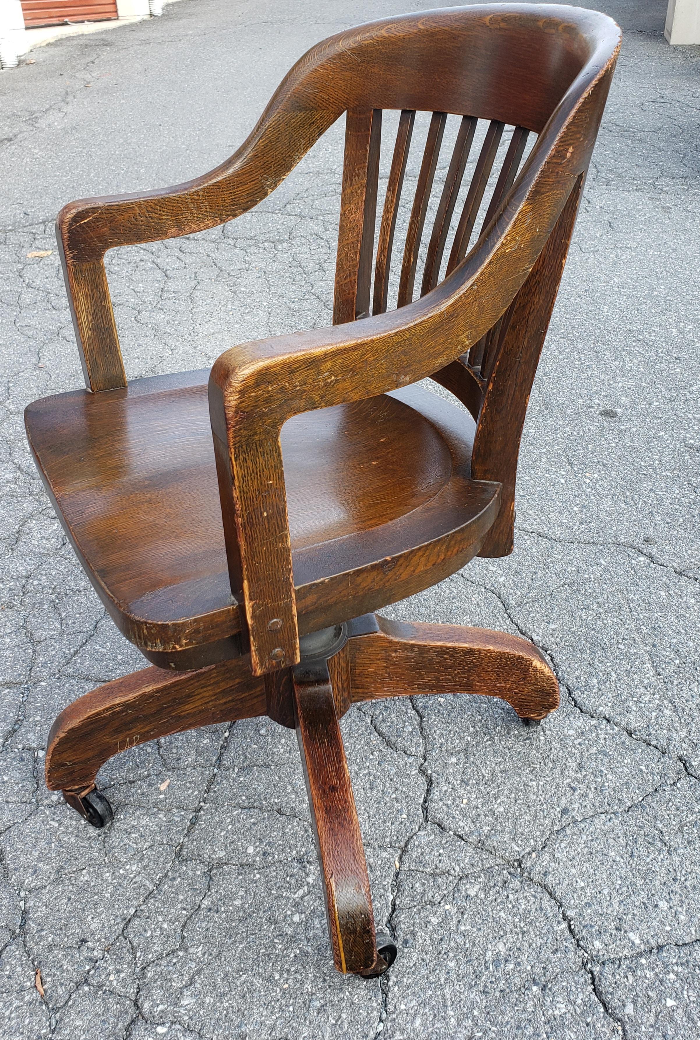 19th Century Victorian Oak Swivel Bankers Chair  In Good Condition In Germantown, MD