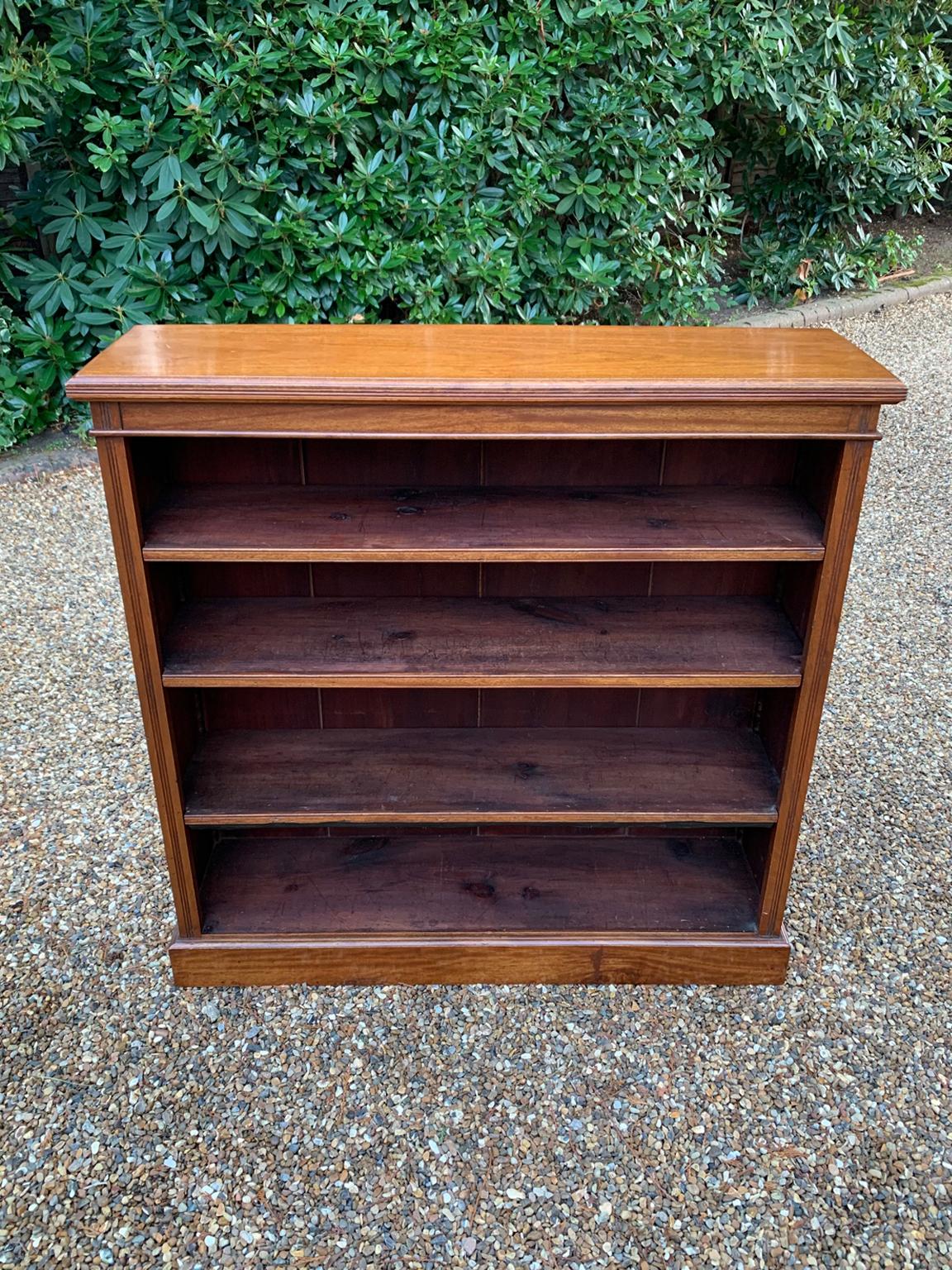 19th Century Victorian open bookcase, fitted with three adjustable shelves on a plinth base.
