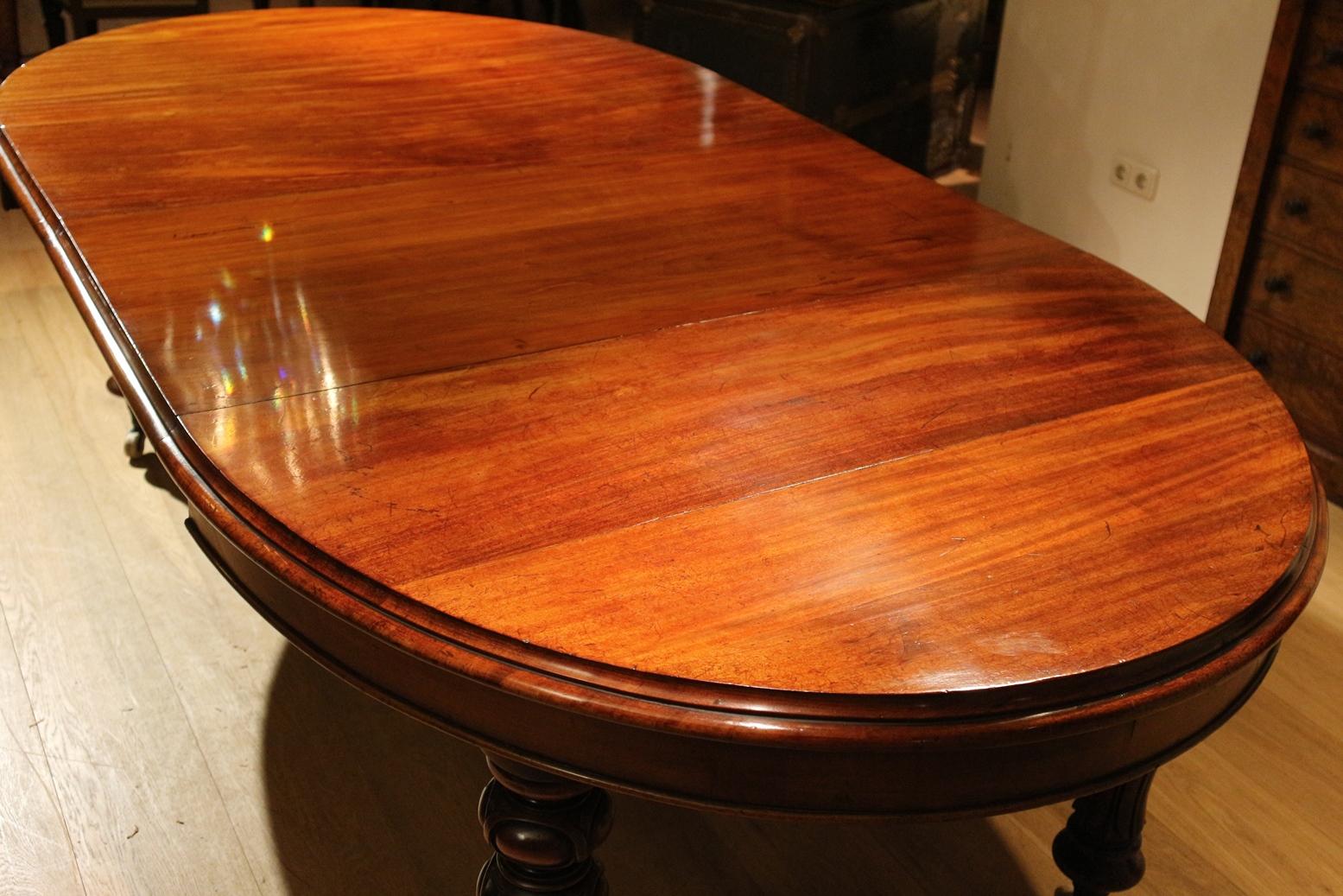 19th Century Victorian Oval Dining Table 8