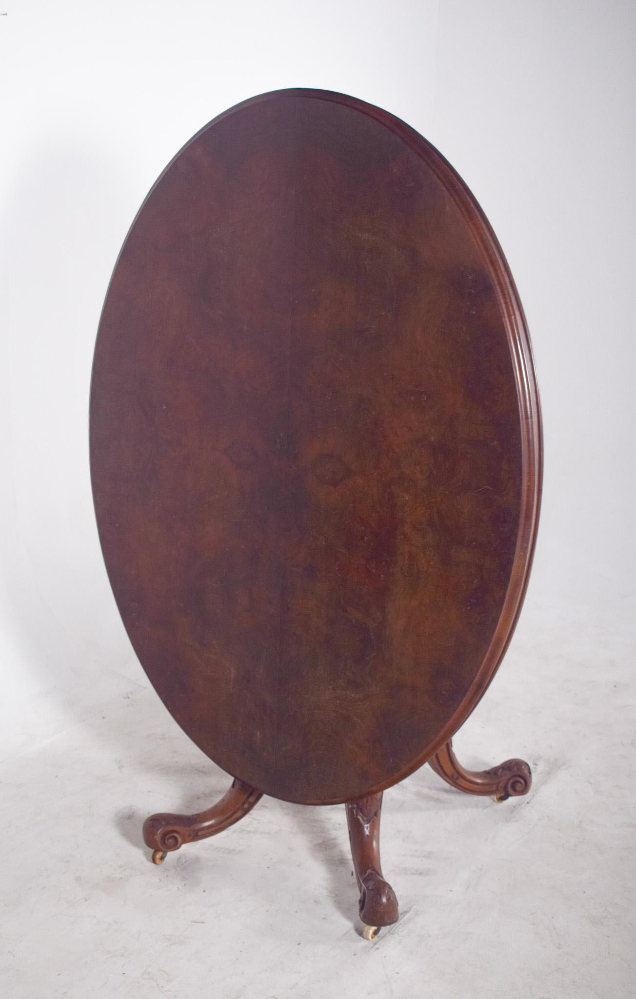 Mesa Victoriana Ovalada de Nogal del Siglo XIX con Tapa Basculante en venta 4