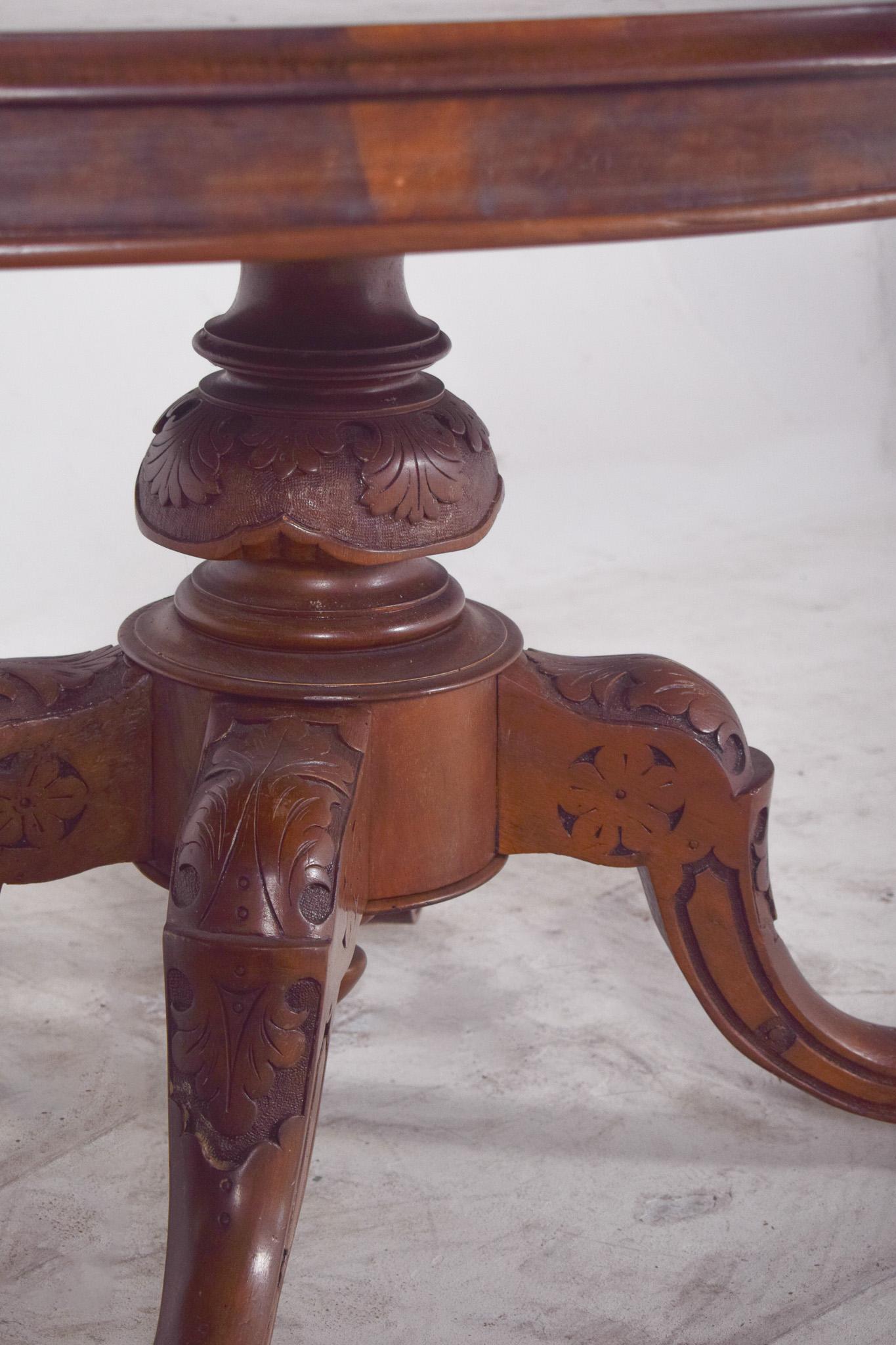 Mesa Victoriana Ovalada de Nogal del Siglo XIX con Tapa Basculante Inglés en venta